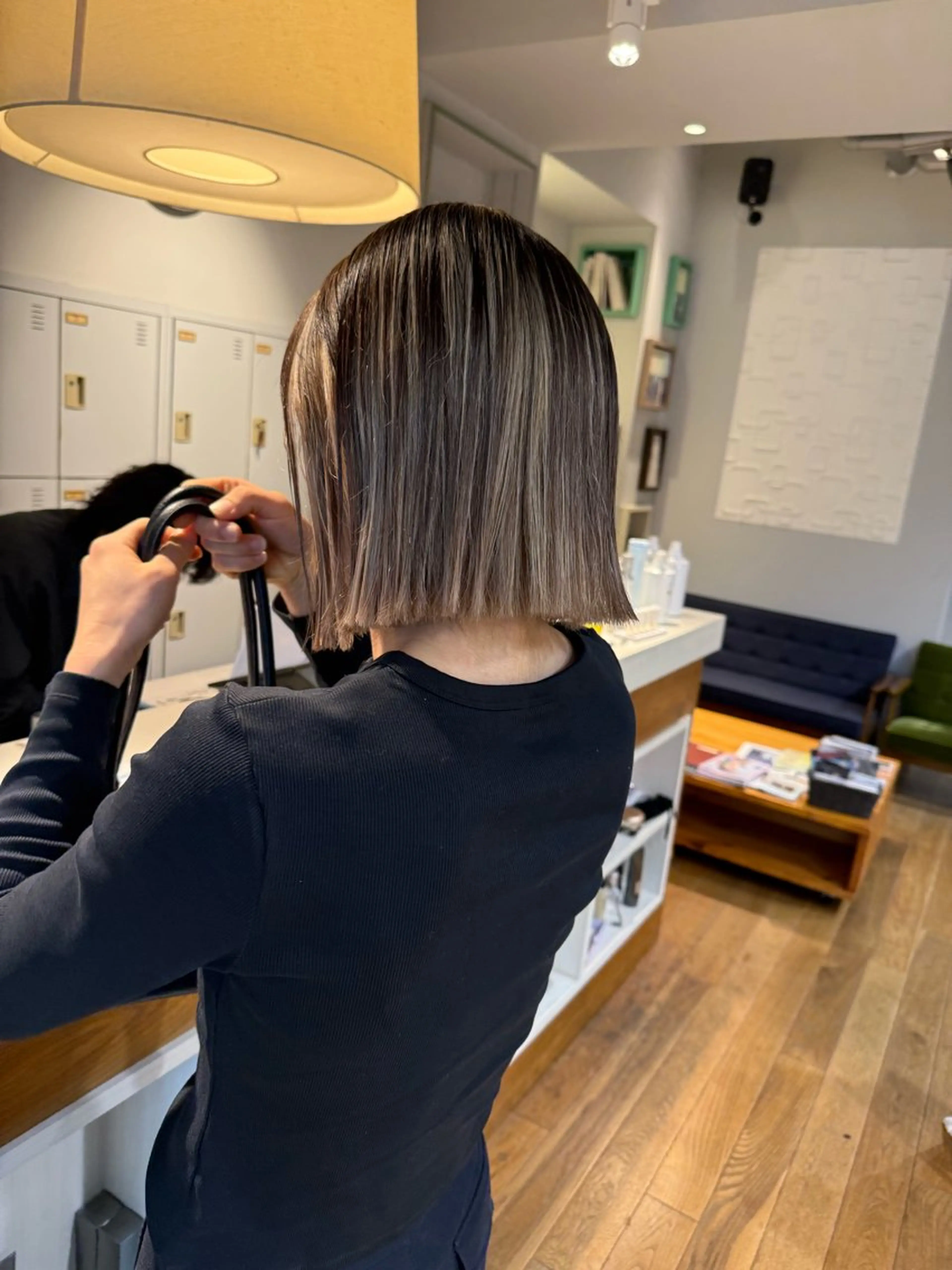 ショート ボブ ハイライト ヘアカラー 松本  夏海のヘアスタイル