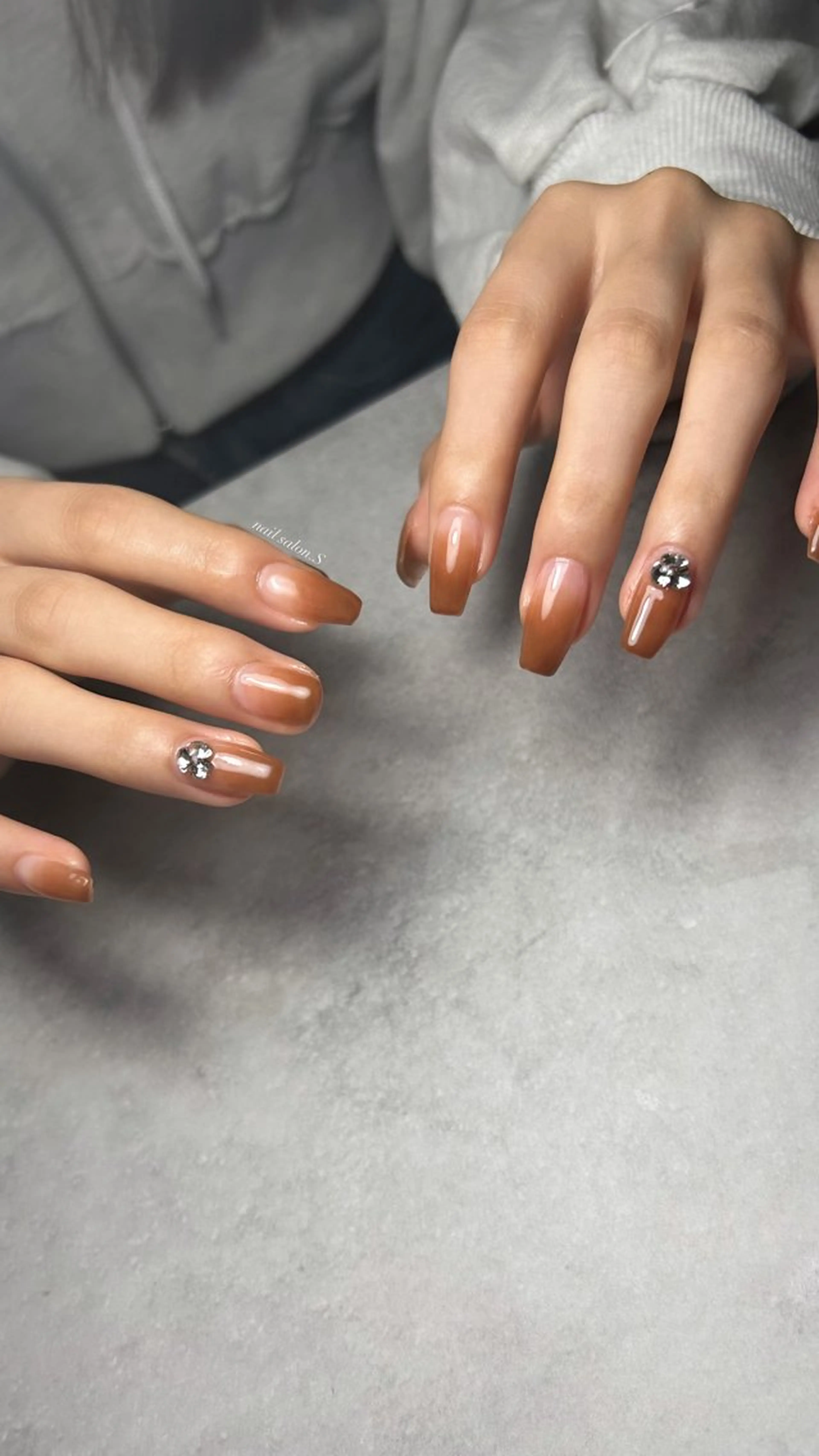 ネイル ジェルネイル グラデーション 韓国ネイル ロングネイル シンプルネイル ハンドネイル 関山 志乃のネイルデザイン