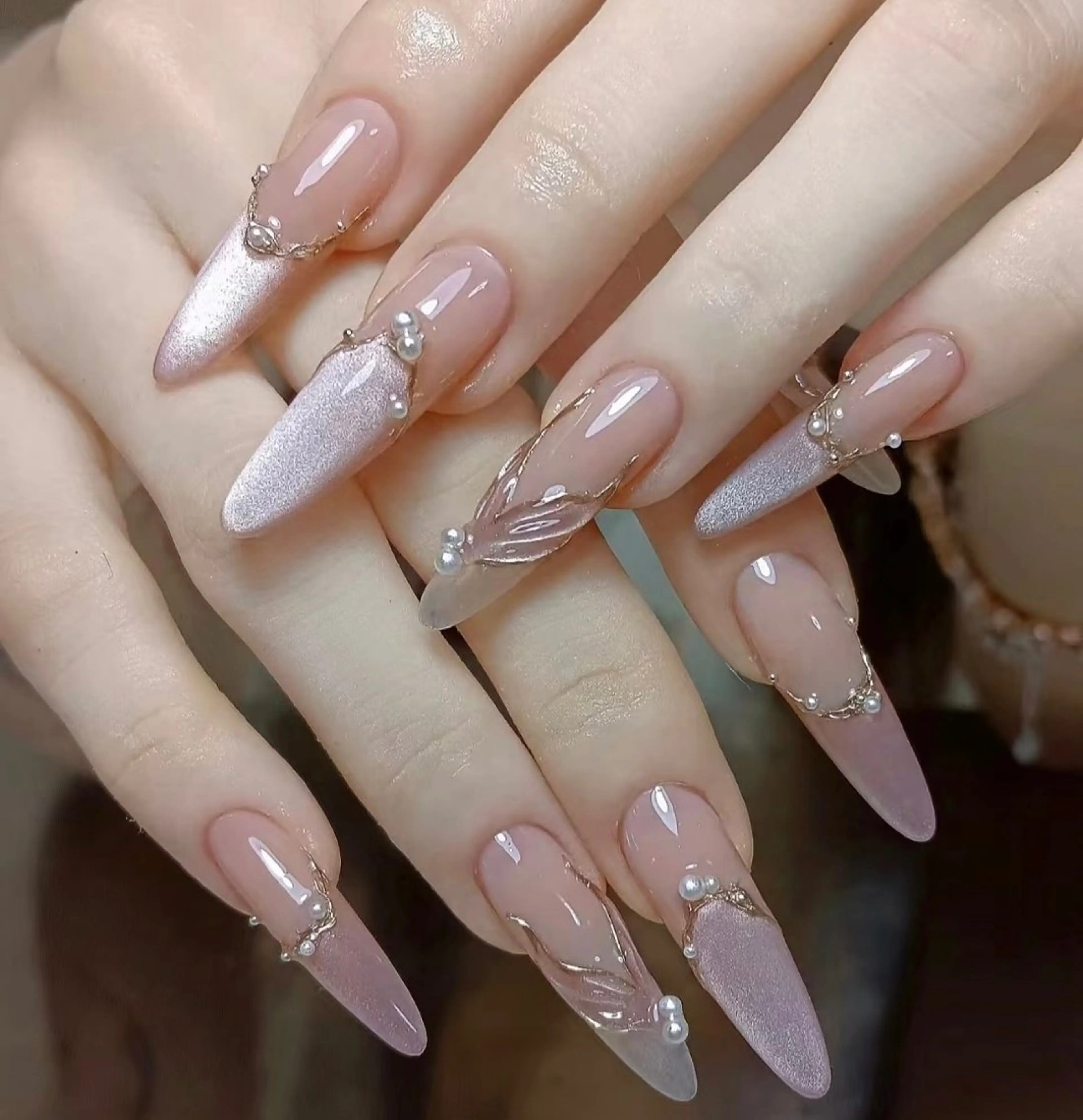 ネイル フレンチネイル ジェルネイル ガーリー グラデーション キラキラネイル Liora nail 1のネイルデザイン