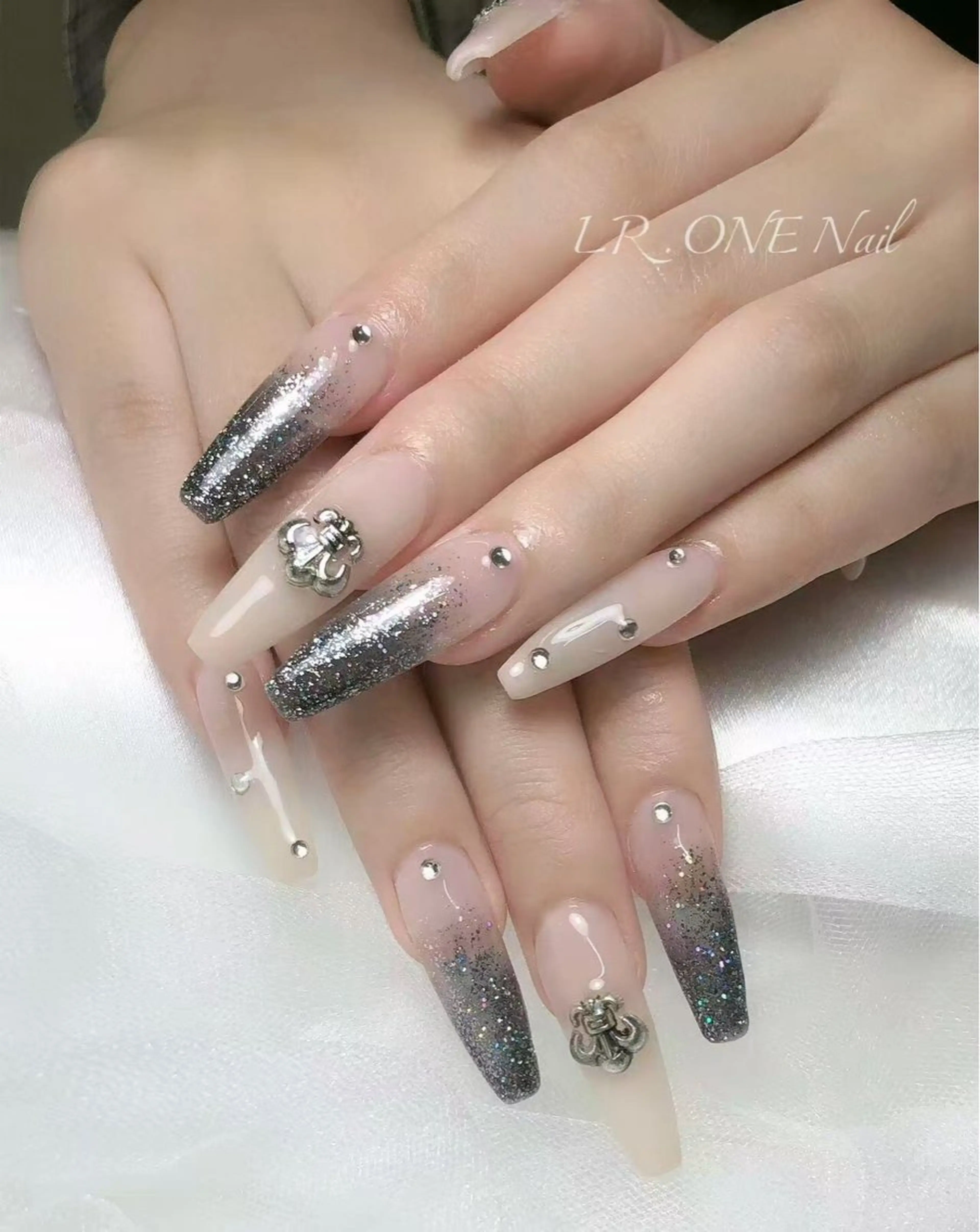 ネイル ハンドネイル LR.ONE ヨウのネイルデザイン