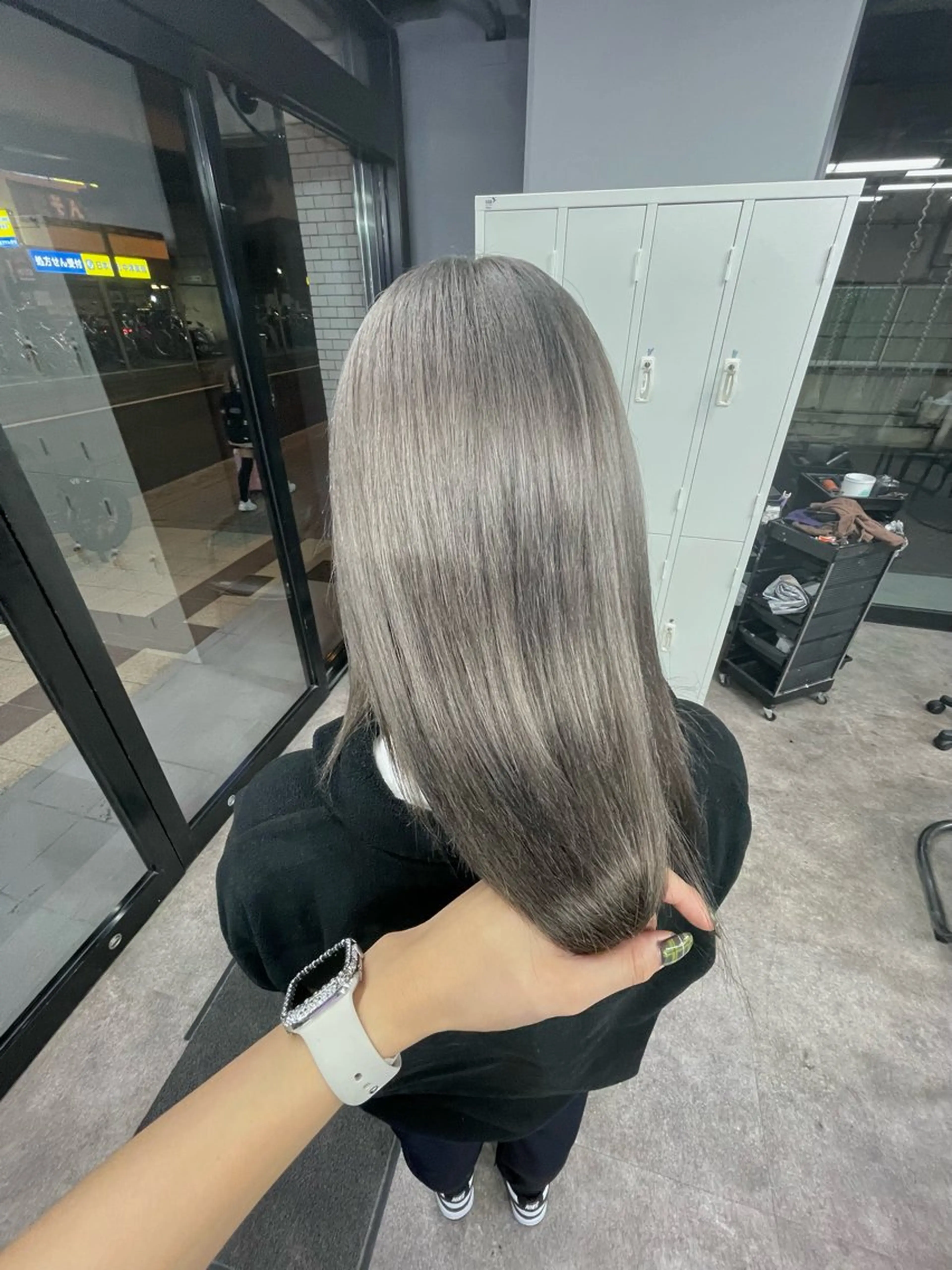 ロング カラー グレージュ ヘアカラー トリートメント ili心斎橋所属・🩵ハイトーン/ レイヤーYUZU🩵のヘアスタイル