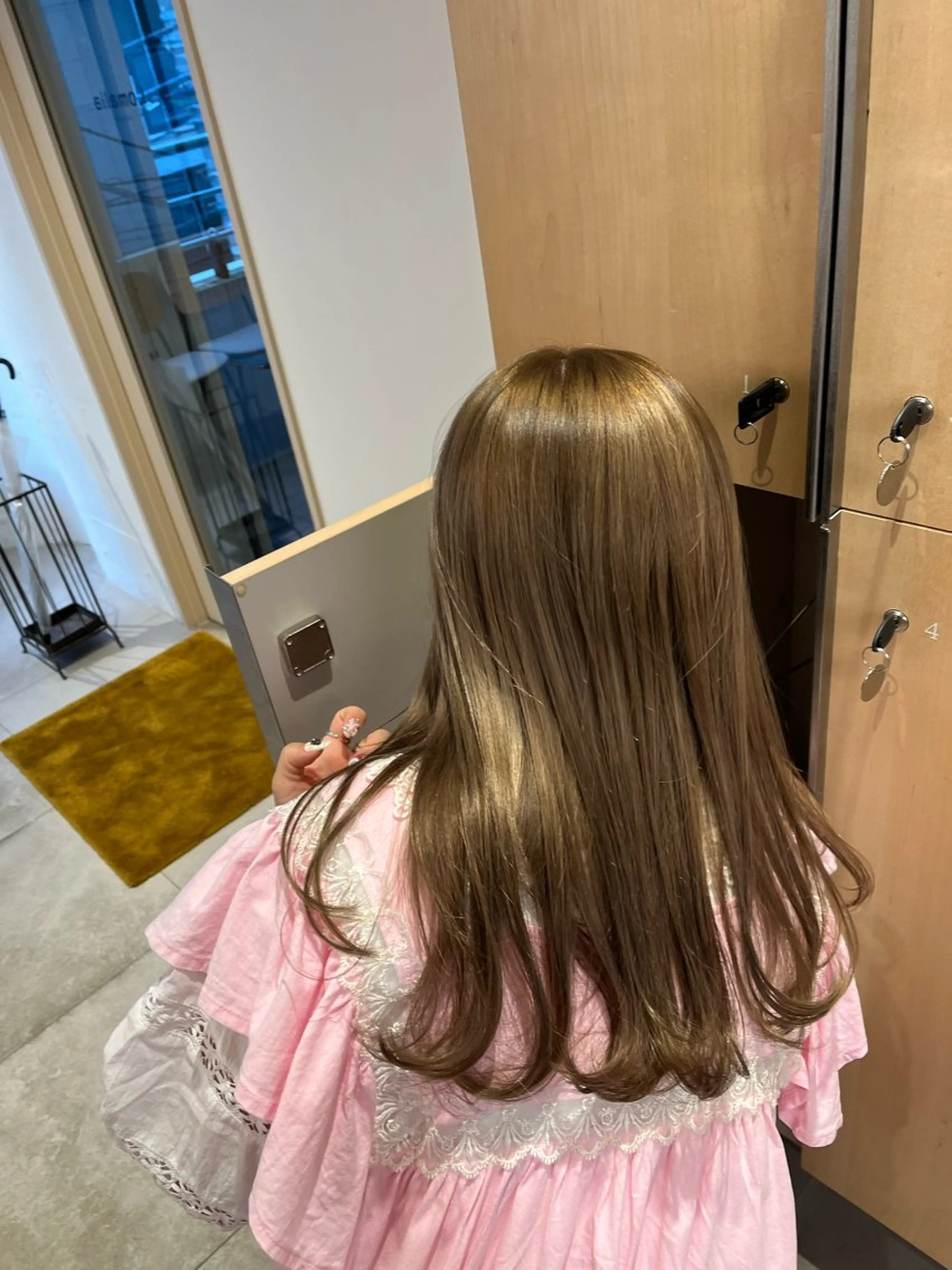 ロング カラー ヘアカラー トリートメント Kasumi | くすみブラウン×渋谷のヘアスタイル