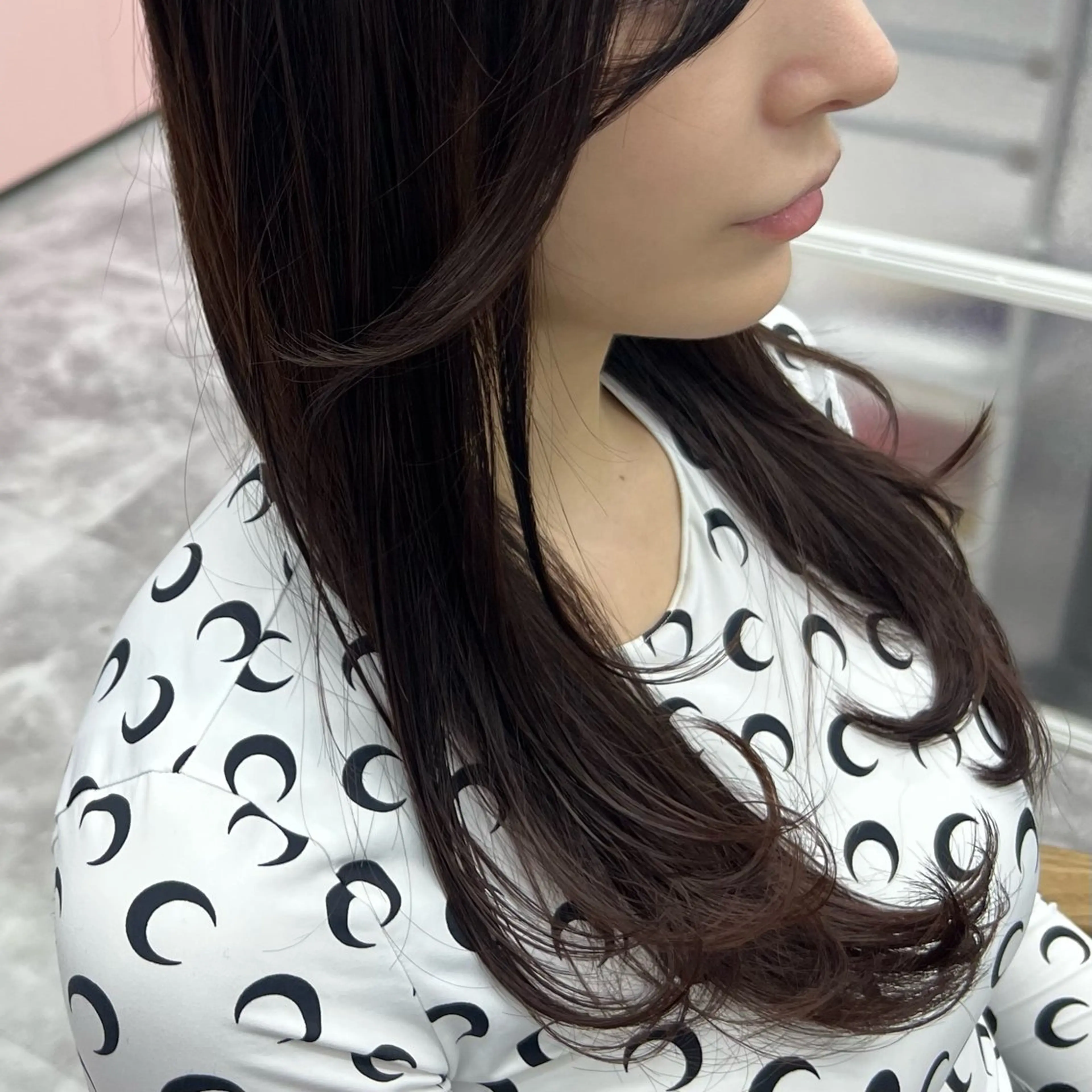 セミロング ハッシュカット レイヤーカット カット ヘアカラー トリートメント 岸下 理緒のヘアスタイル