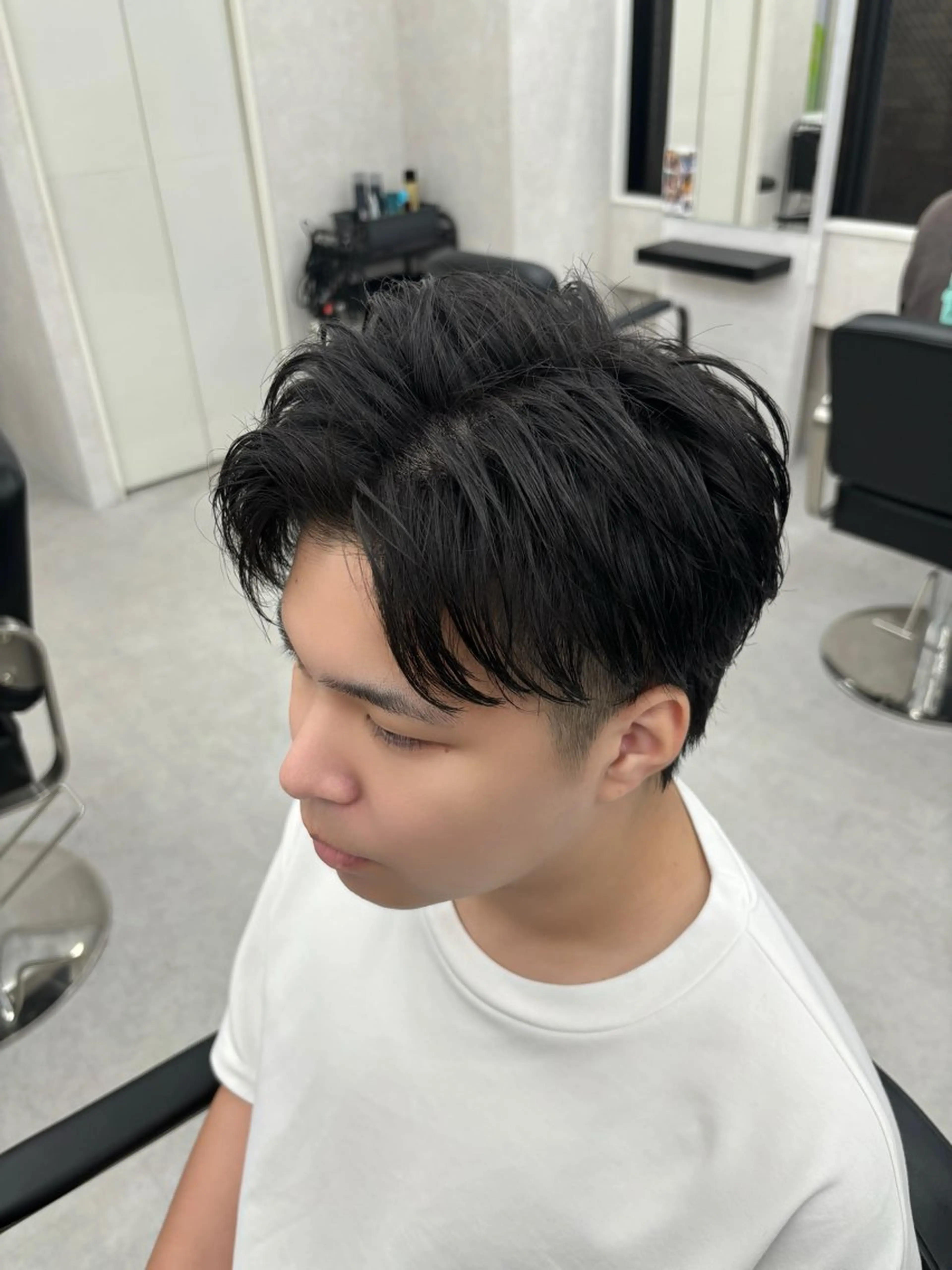 ショート メンズ アップバング 岩井 虎大郎のヘアスタイル