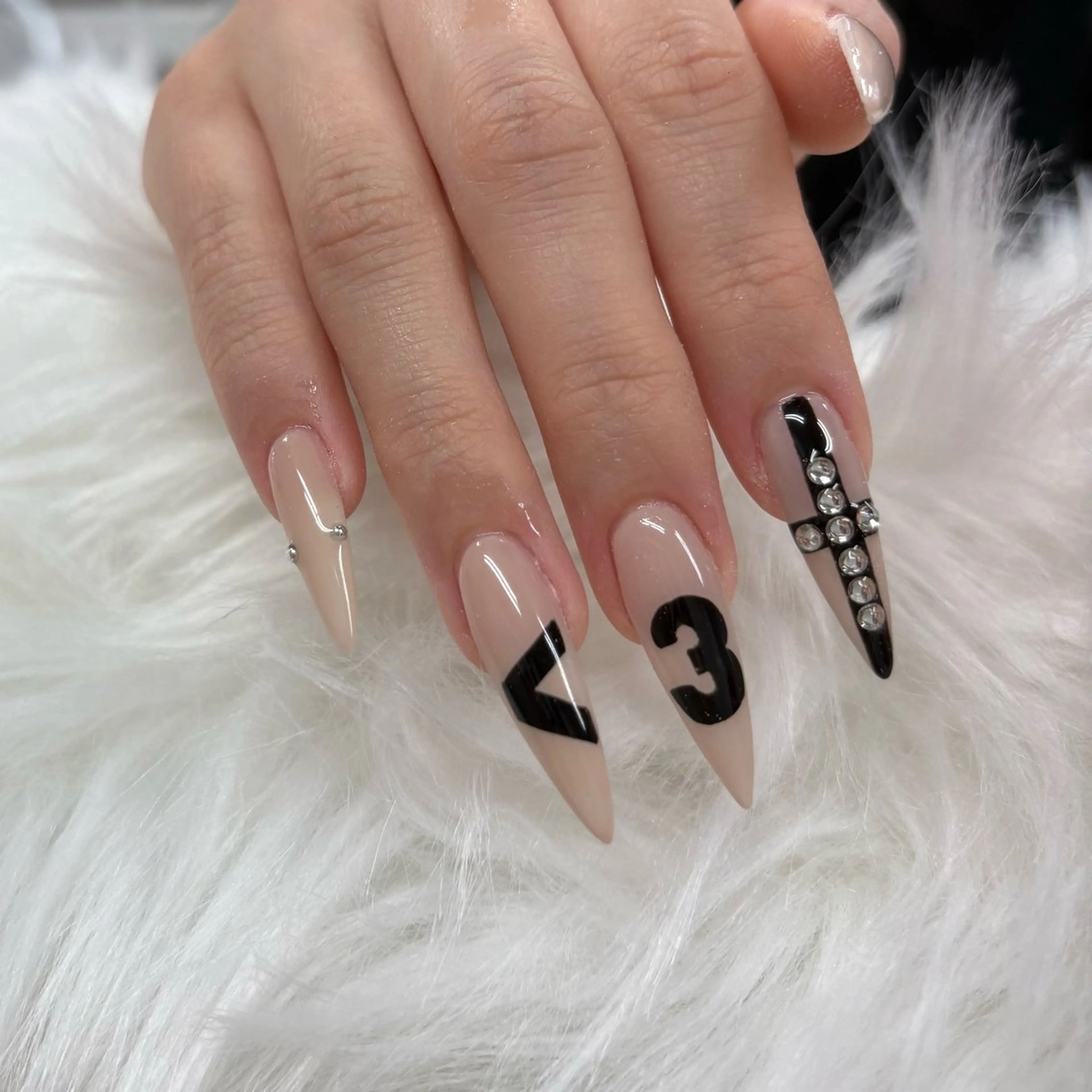 ネイル ハンドネイル SHION のネイルデザイン