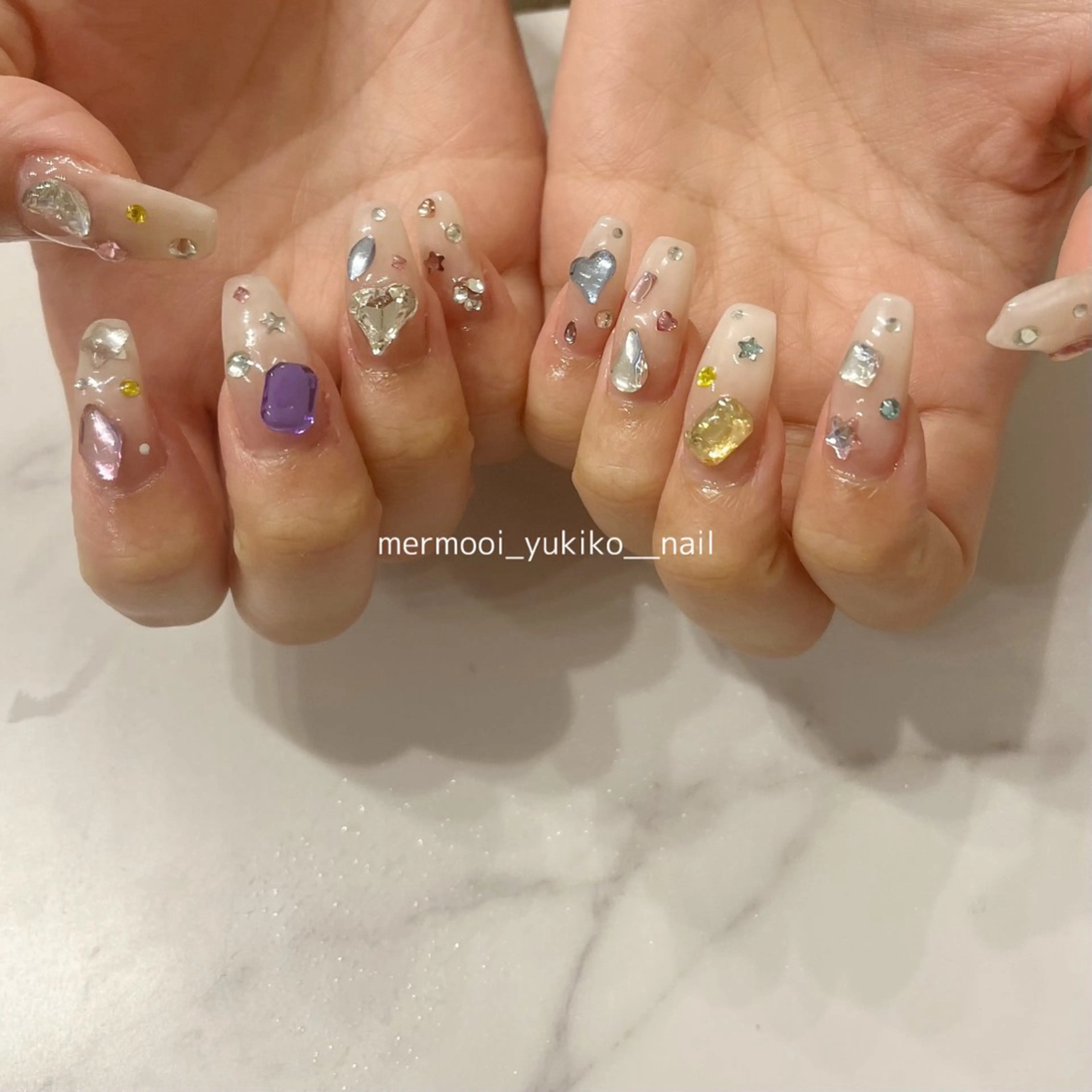 ネイル キラキラネイル ロングネイル ワンホンネイル ハンドネイル melu所属・melu yukikoのネイルデザイン