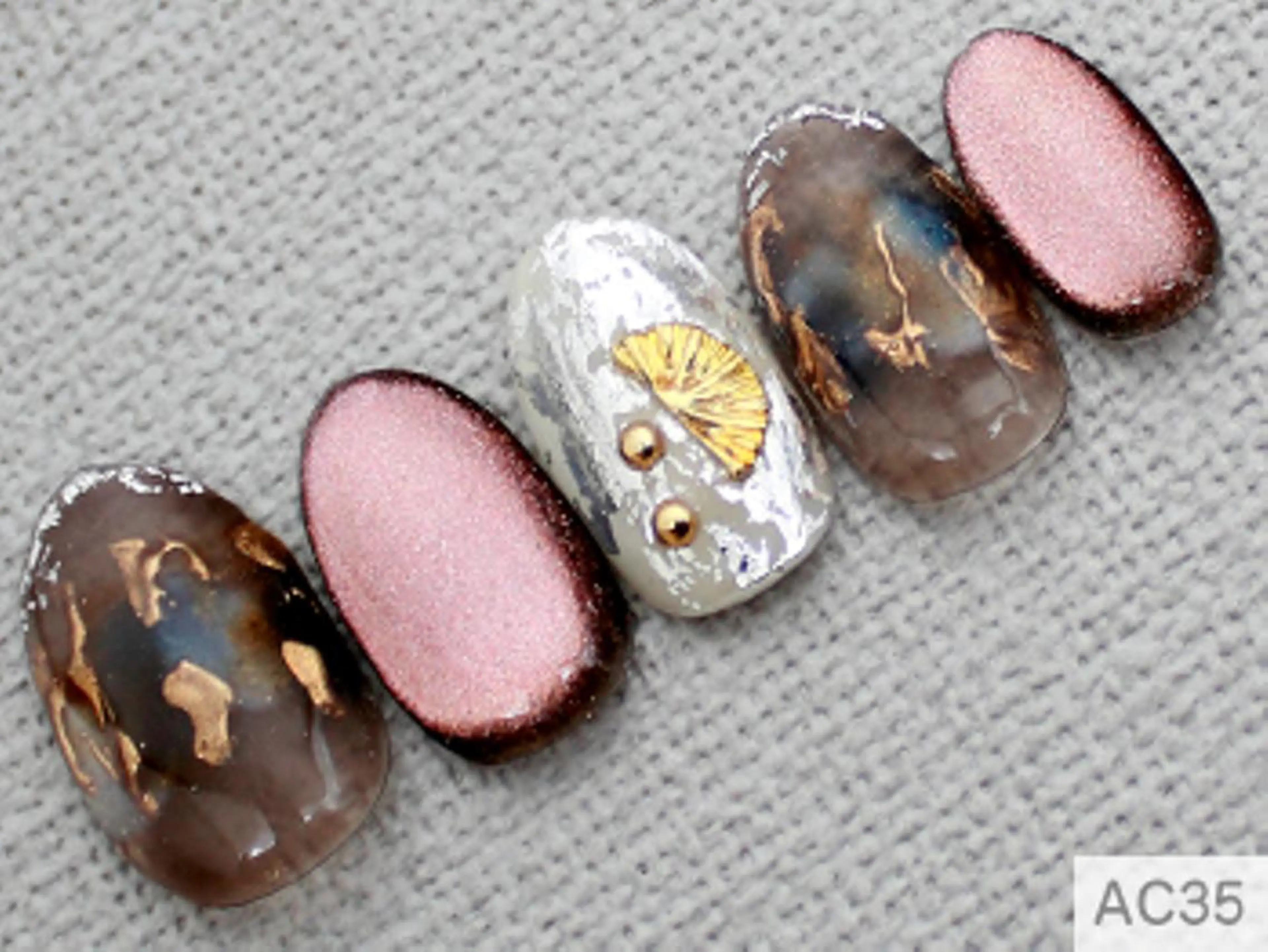 ネイル ジェルネイル マグネットネイル 🤍 Janのネイルデザイン