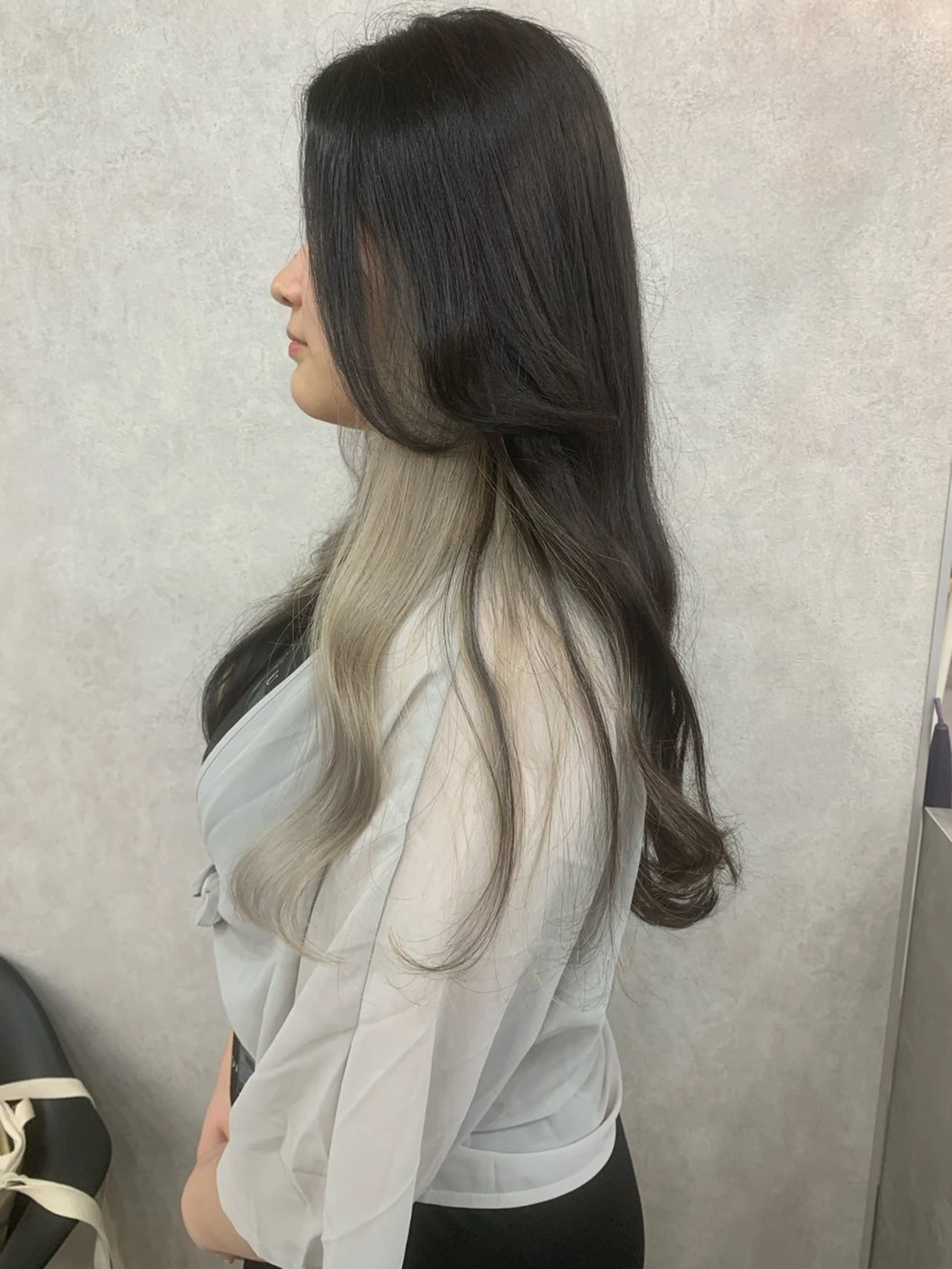 セミロング カラー ハイトーン・ブリーチ ムラ修正 八須 錬のヘアスタイル