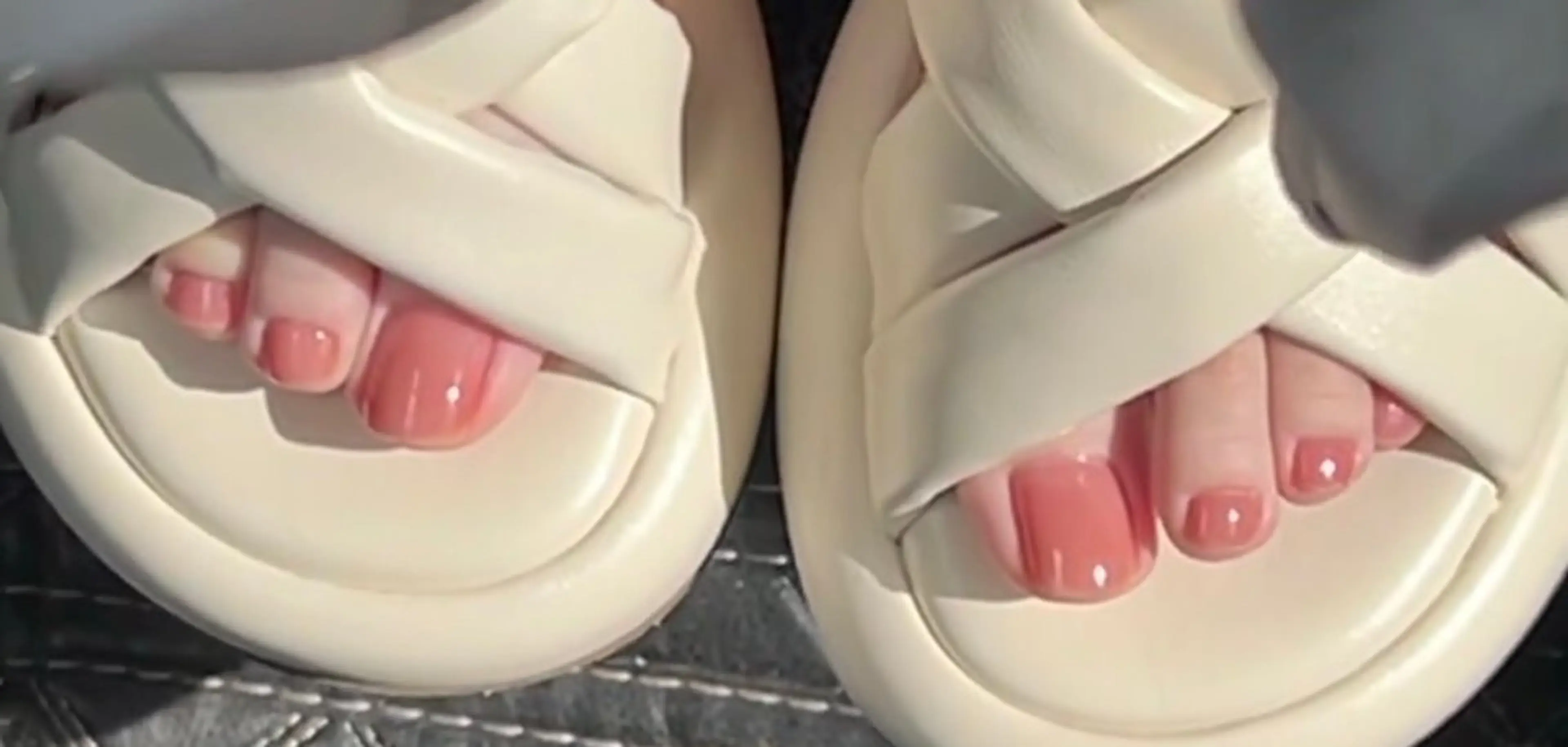 【Foot】フットワンカラー（オフ別、ケア込み）の写真