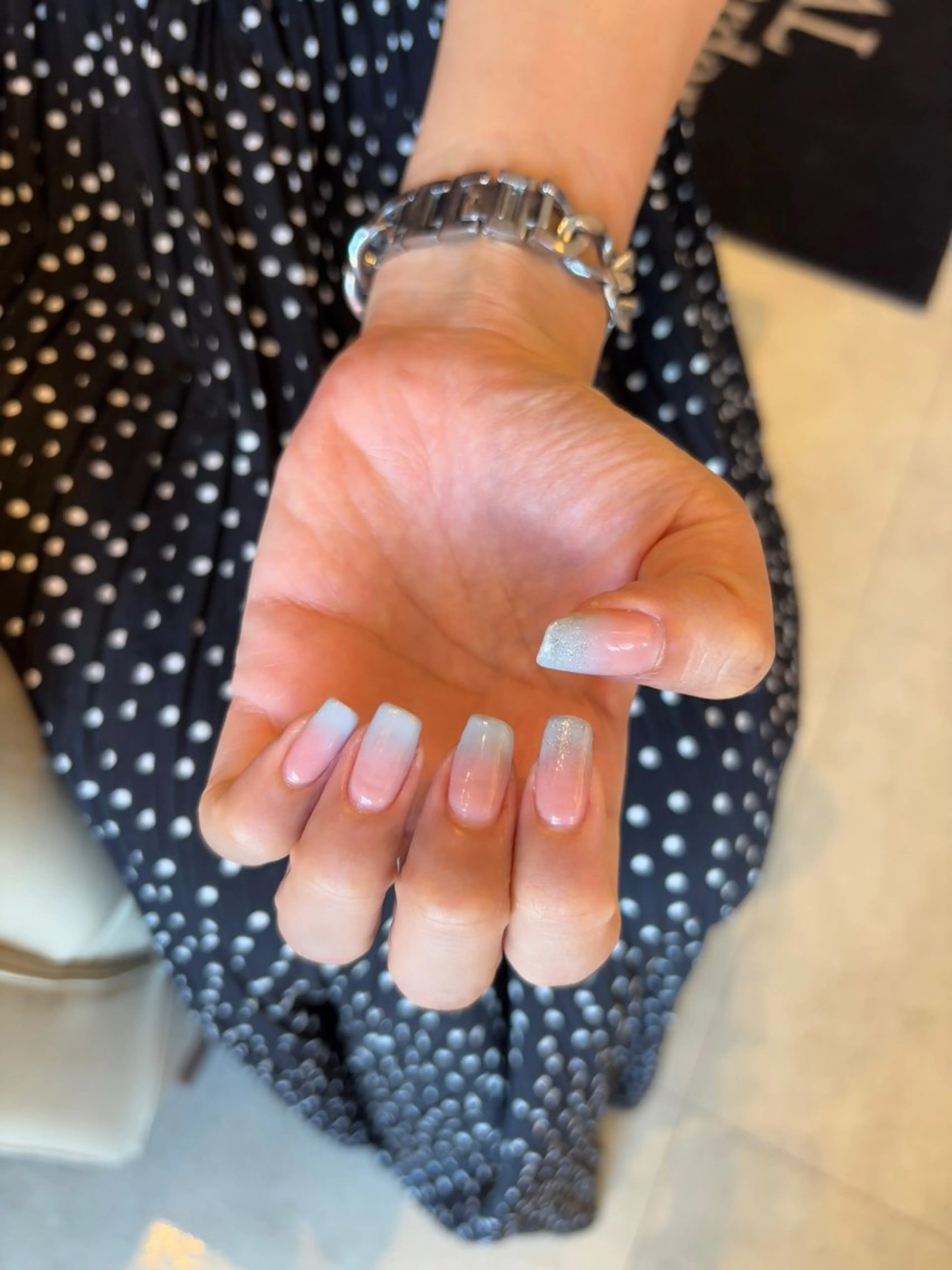 ネイル グラデーション 水色 ピンク ハンドネイル 俵 結唯のネイルデザイン