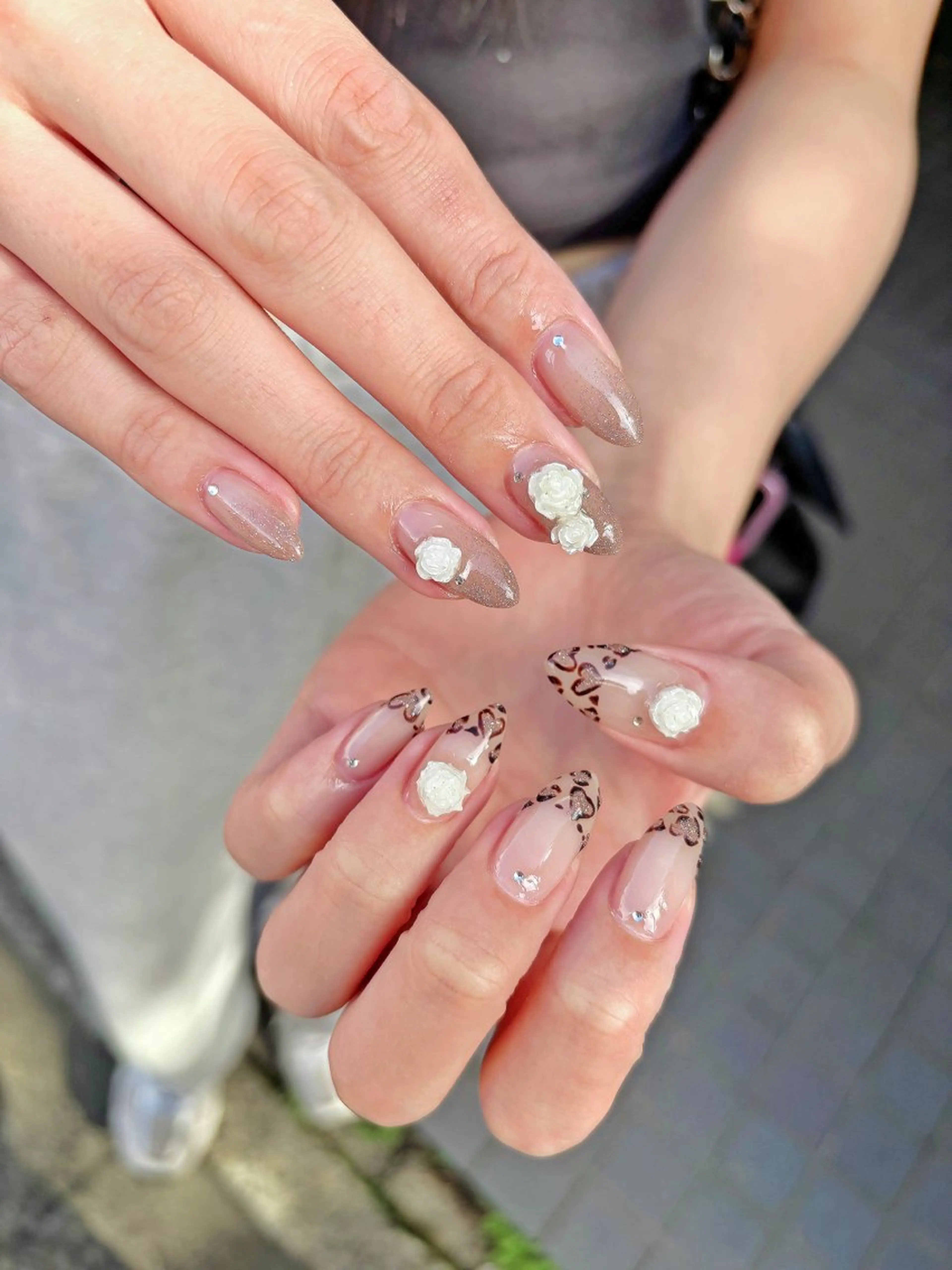 ネイル アニマル柄 ガーリー ラメ(グリッター) ラメグラデーション ハンドネイル ハンドケア 🎀NAIL🎀 AI🪄︎︎◝✩のネイルデザイン