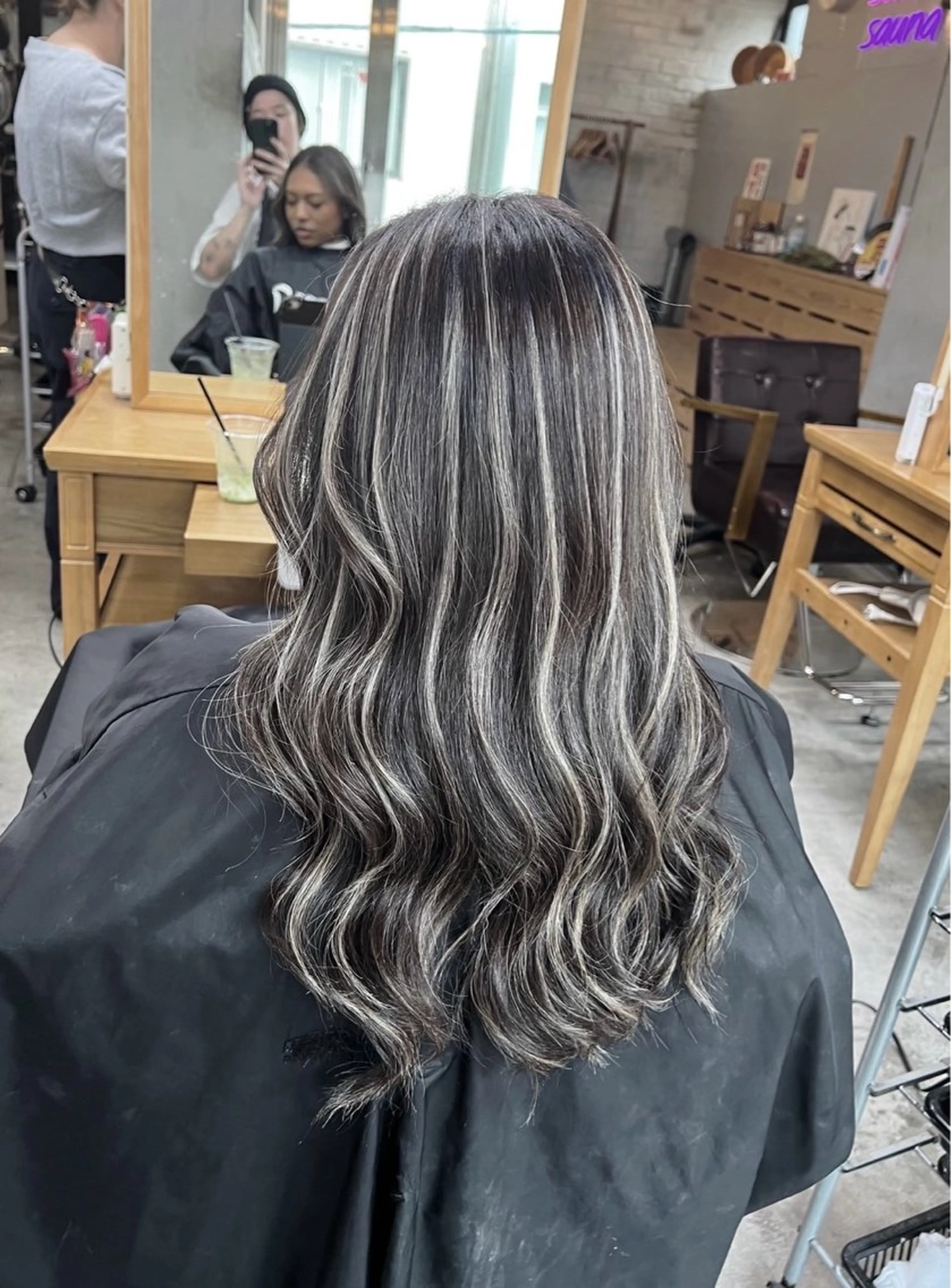 セミロング カラー ダークグレー ダークグレージュ グレージュ ハイライトカラー ハイライト ヘアカラー トリートメント ROBIN所属・指名数No.1 /NAOYAのヘアスタイル