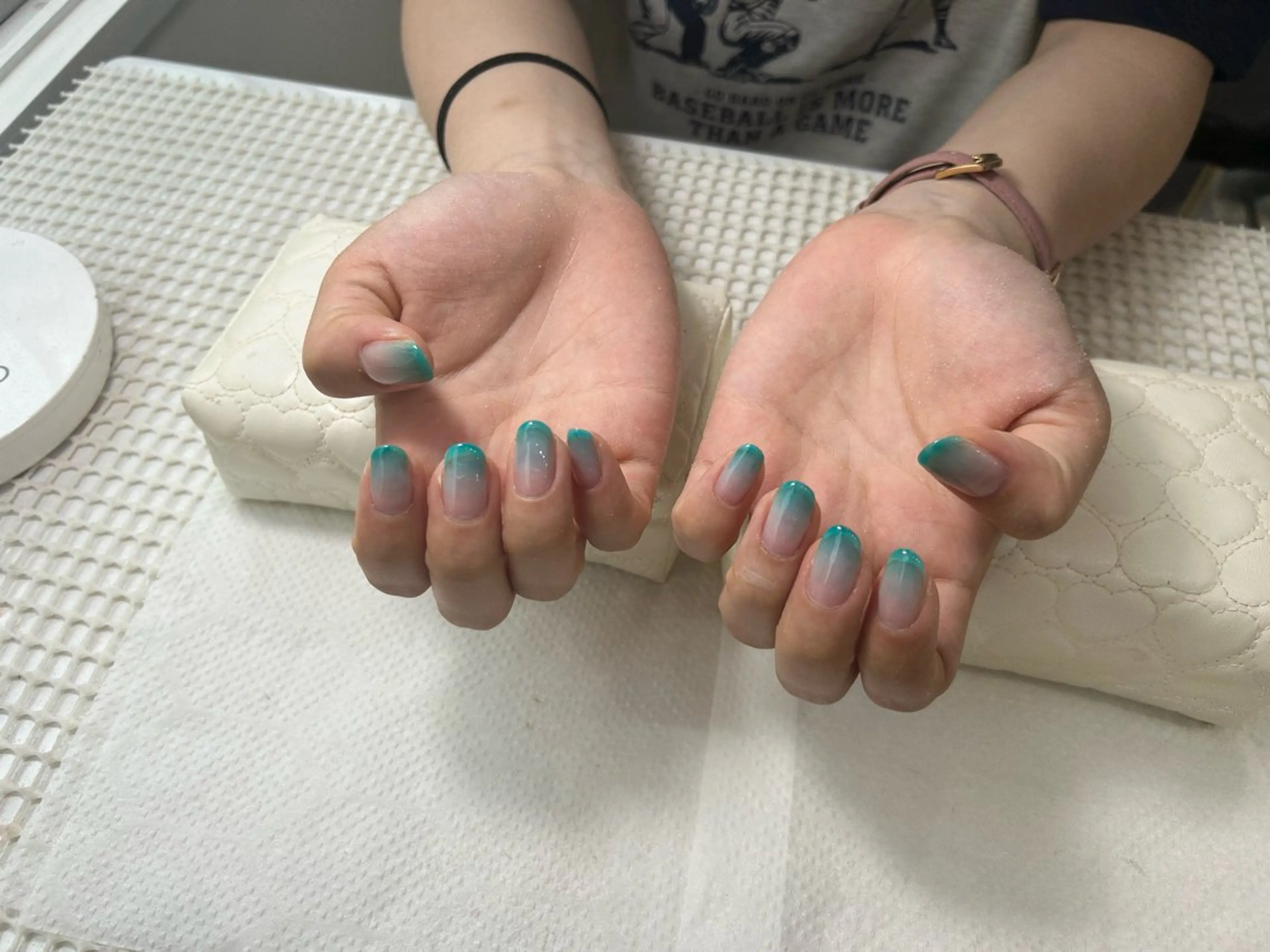 ネイル グラデーション グリーン Eyelash & nail Buena 高円寺店所属・新人ネイリスト yuaのネイルデザイン