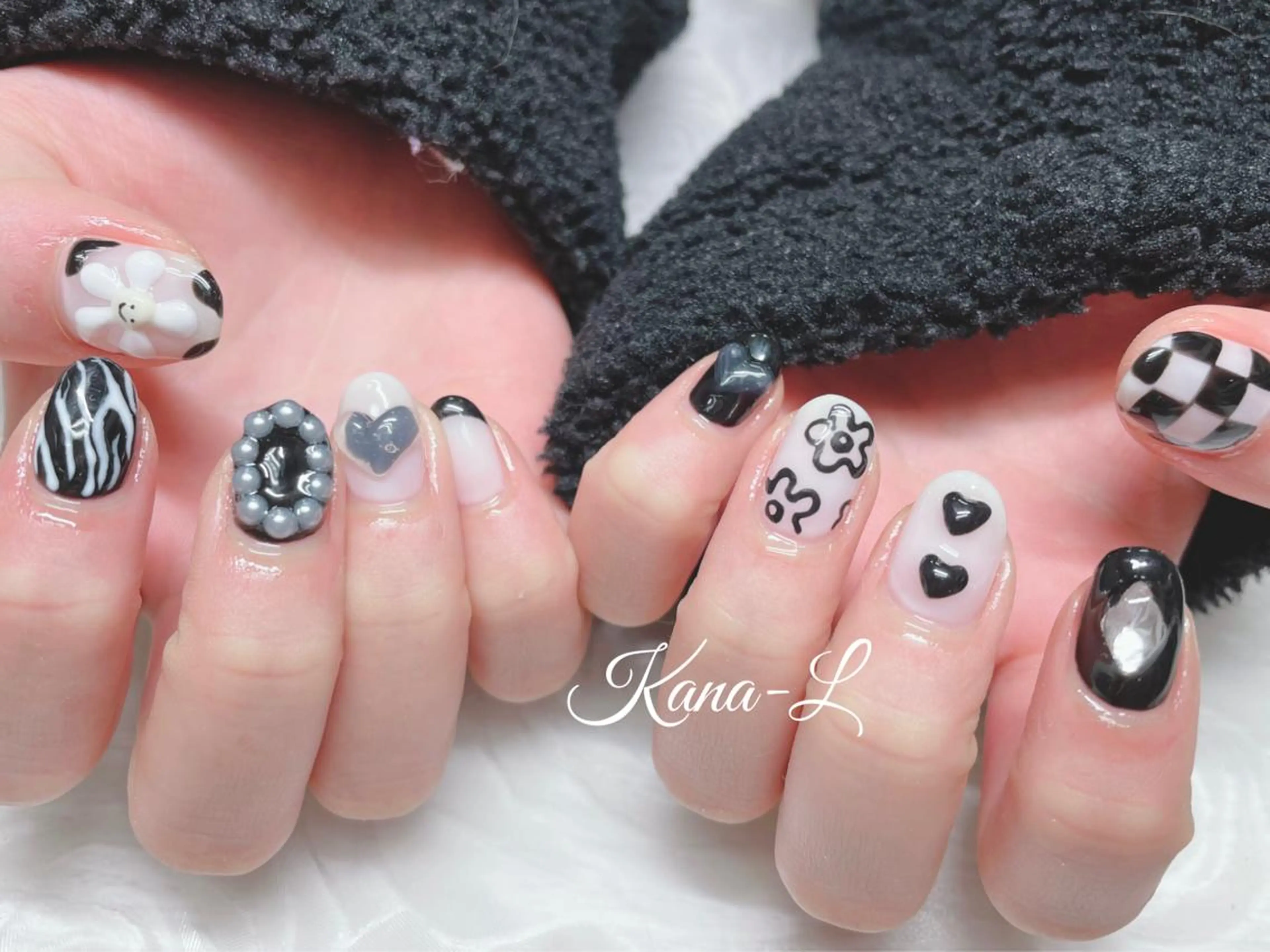 カラー ネイル 黒髪 ハート 芦辺 香奈のネイルデザイン