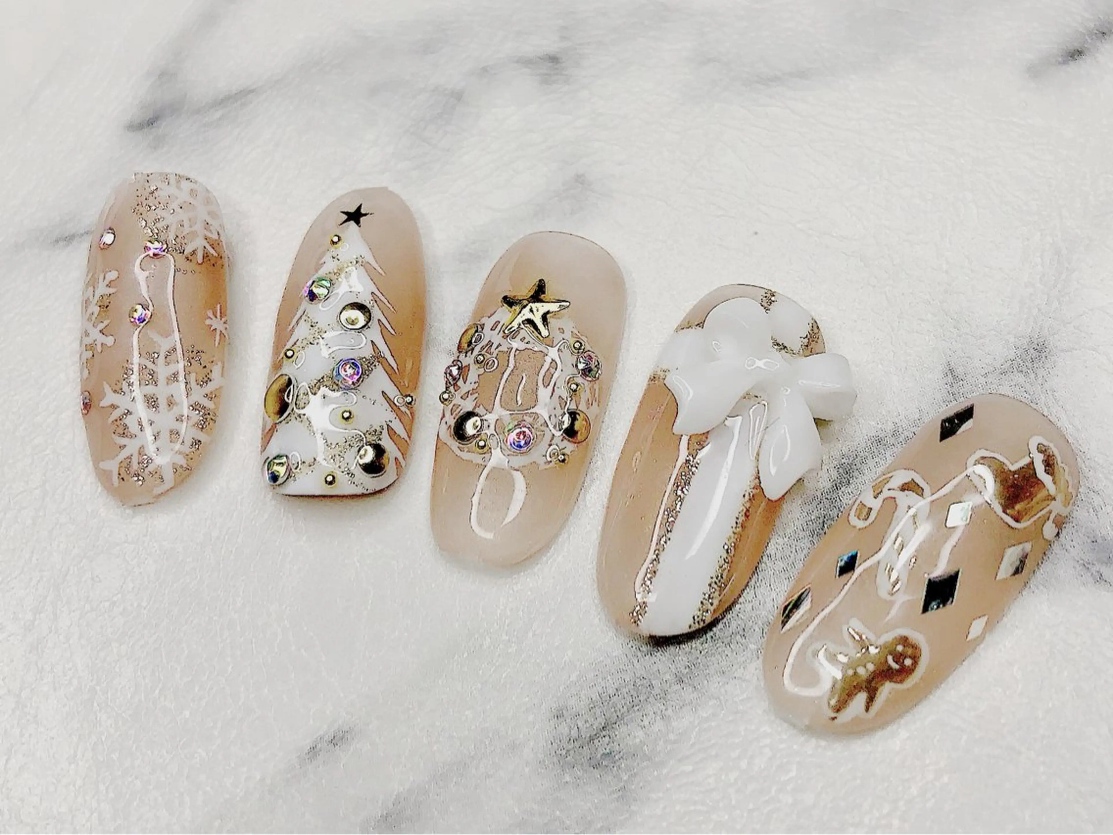 ネイル リボン 冬ネイル クリスマス Eye nailのネイルデザイン