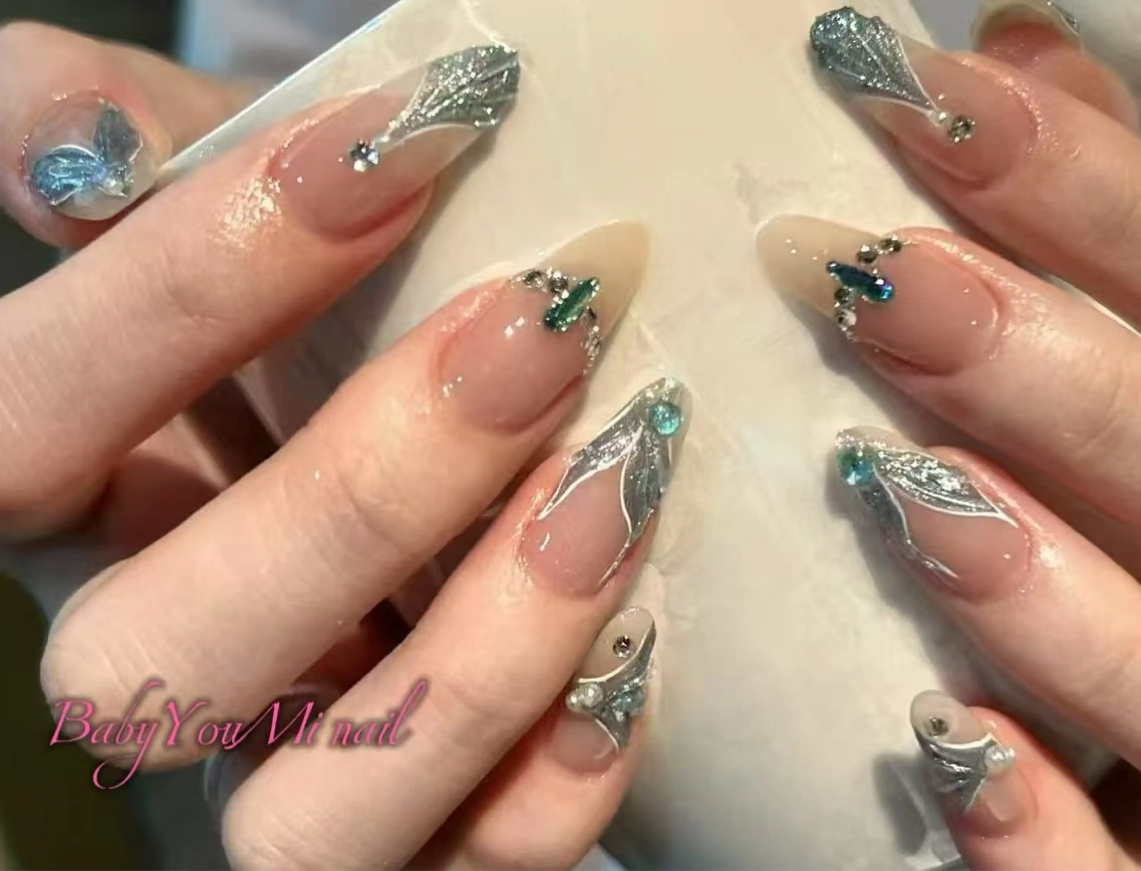 ネイル オーロラネイル フラワーネイル フットネイル フレンチネイル ジェルネイル ハンドネイル BabyYouMi nailのネイルデザイン