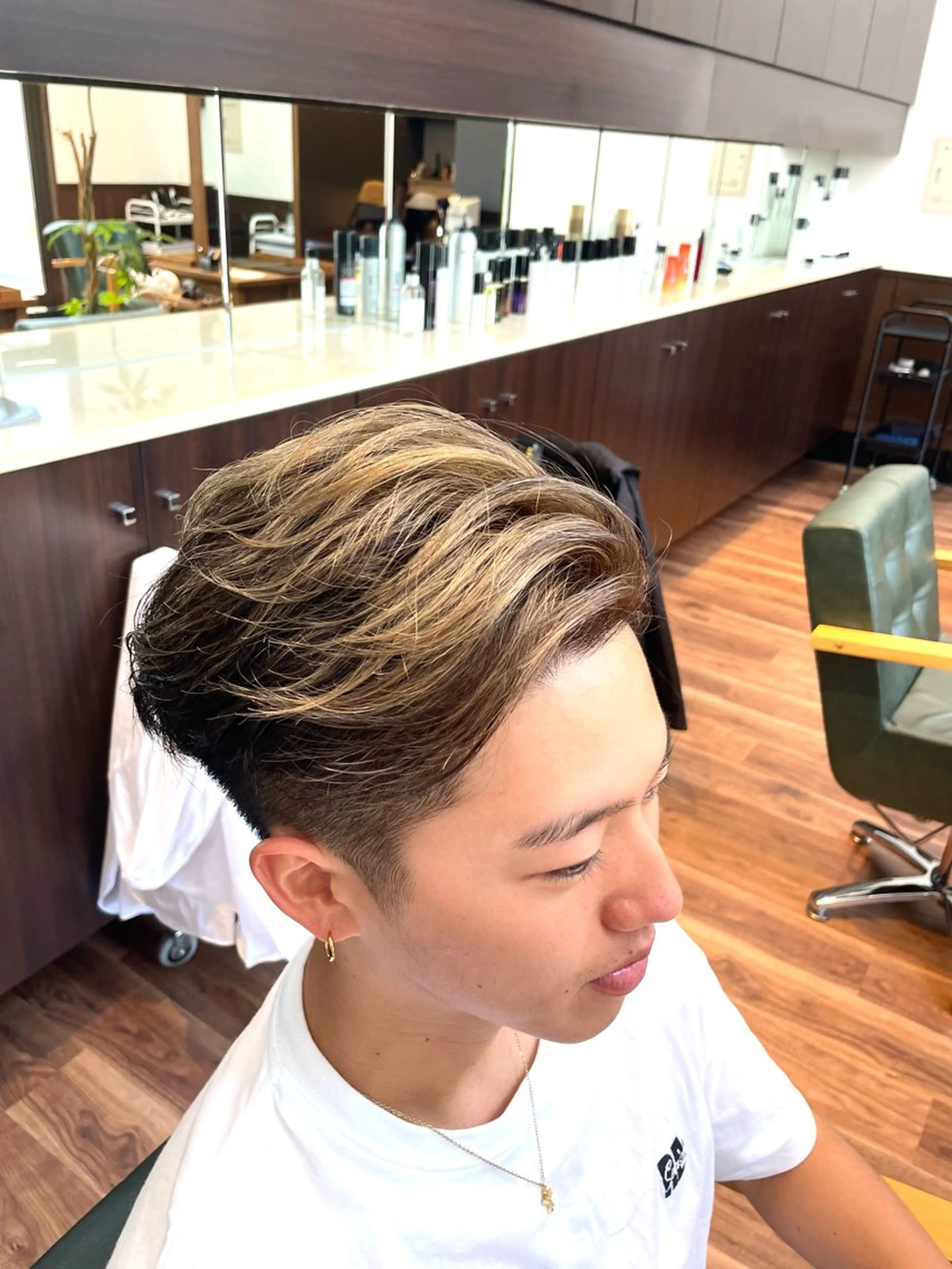 カラー メンズ メンズハイライト ベージュカラー ハイライトカラー 外国人風カラー カット ヘアカラー トリートメント 長屋 裕也のヘアスタイル