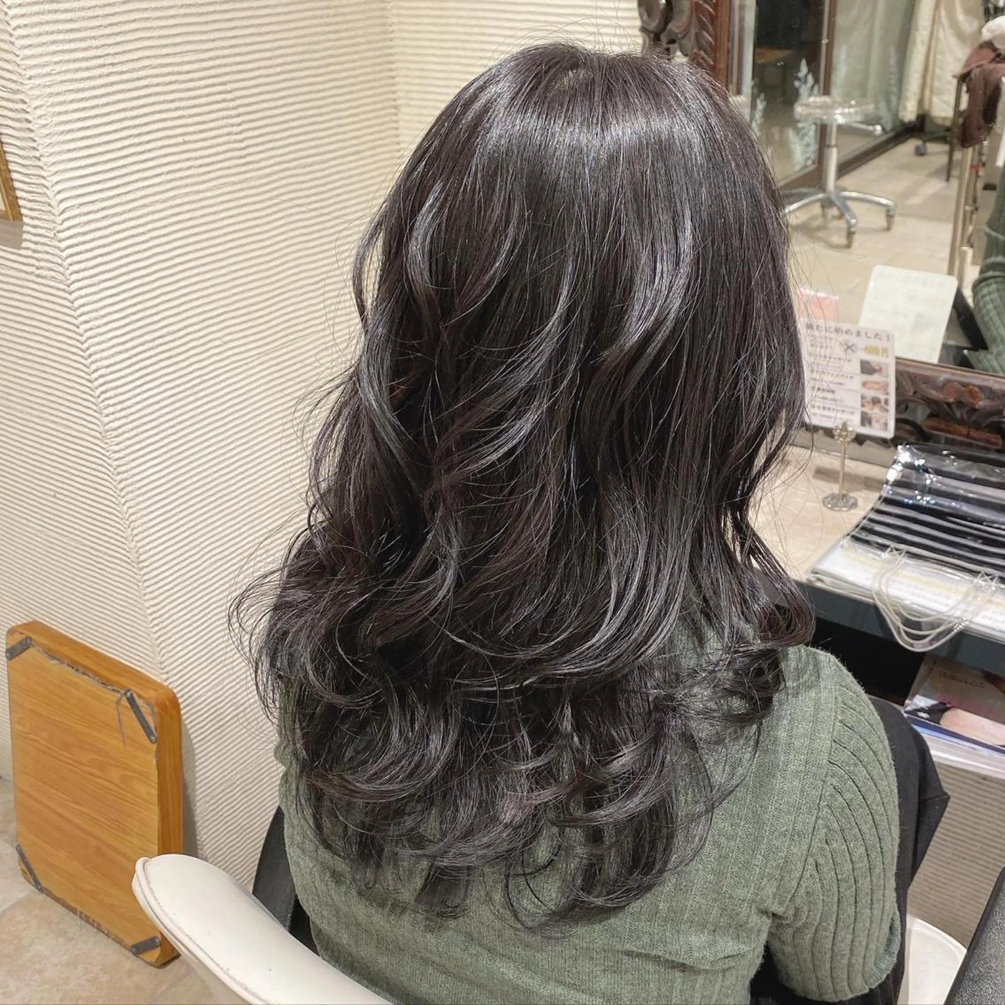 ロング カラー ヘアアレンジ ダークグレー salowin 渋谷　joule所属・美髪矯正 韓国レイヤーのヘアスタイル