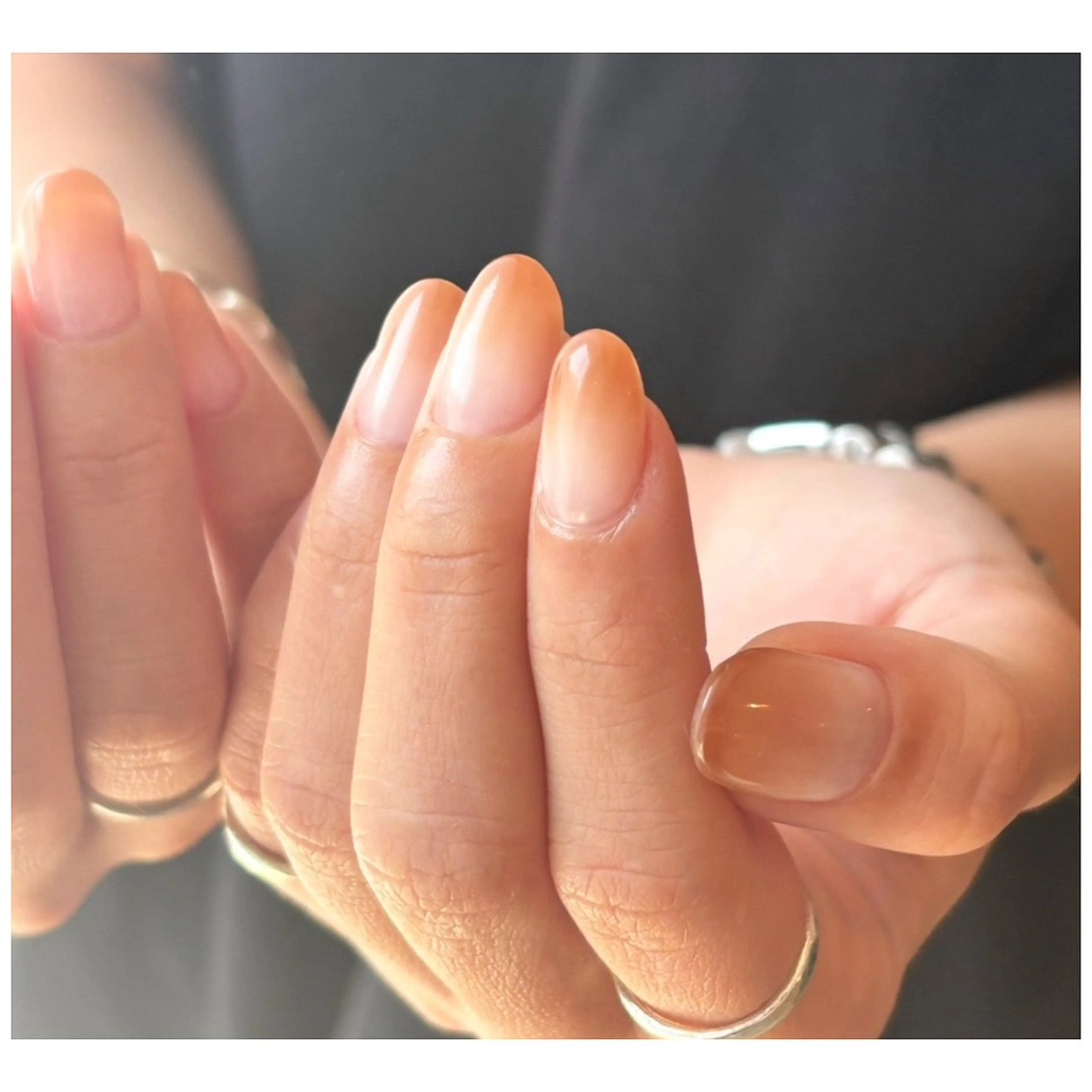 ネイル ブラウン ホワイト Elio所属・Elio 国泰寺のネイルデザイン