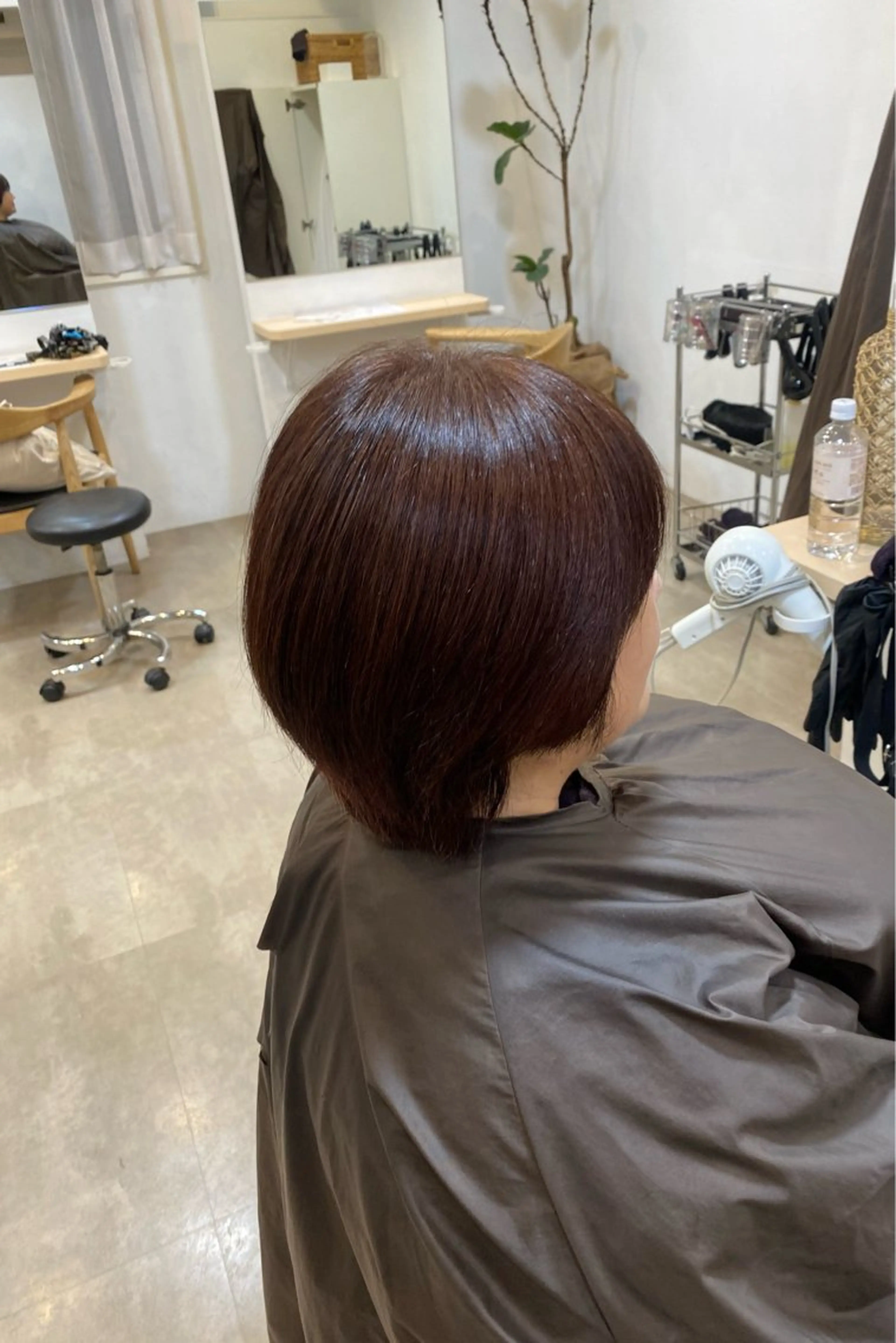 ショート カラー H 女性専用サロン梅田所属・牧野 航大のヘアスタイル