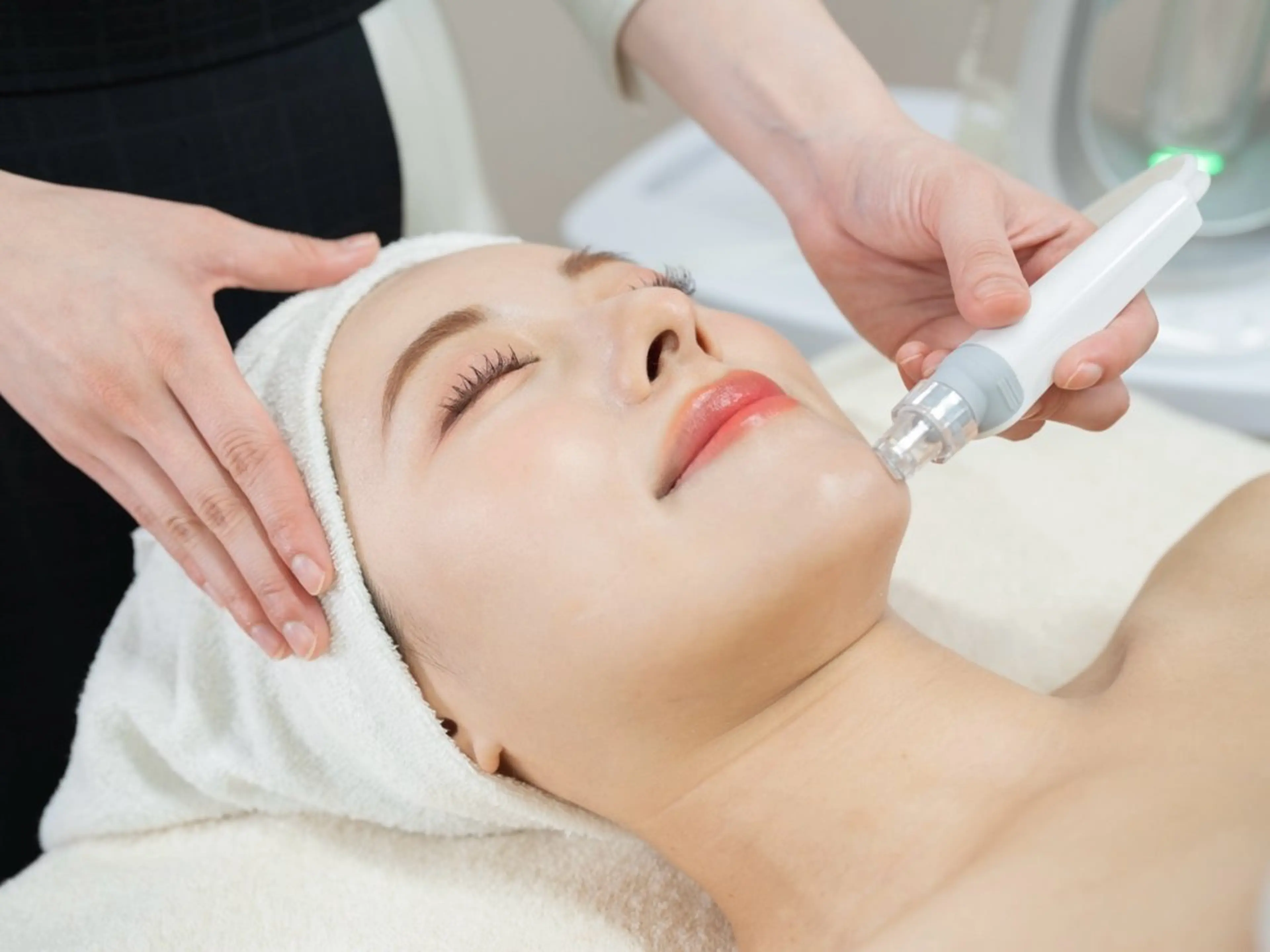 ハイドロ毛穴洗浄×高周波RF小顔コルギ60分¥6900の写真