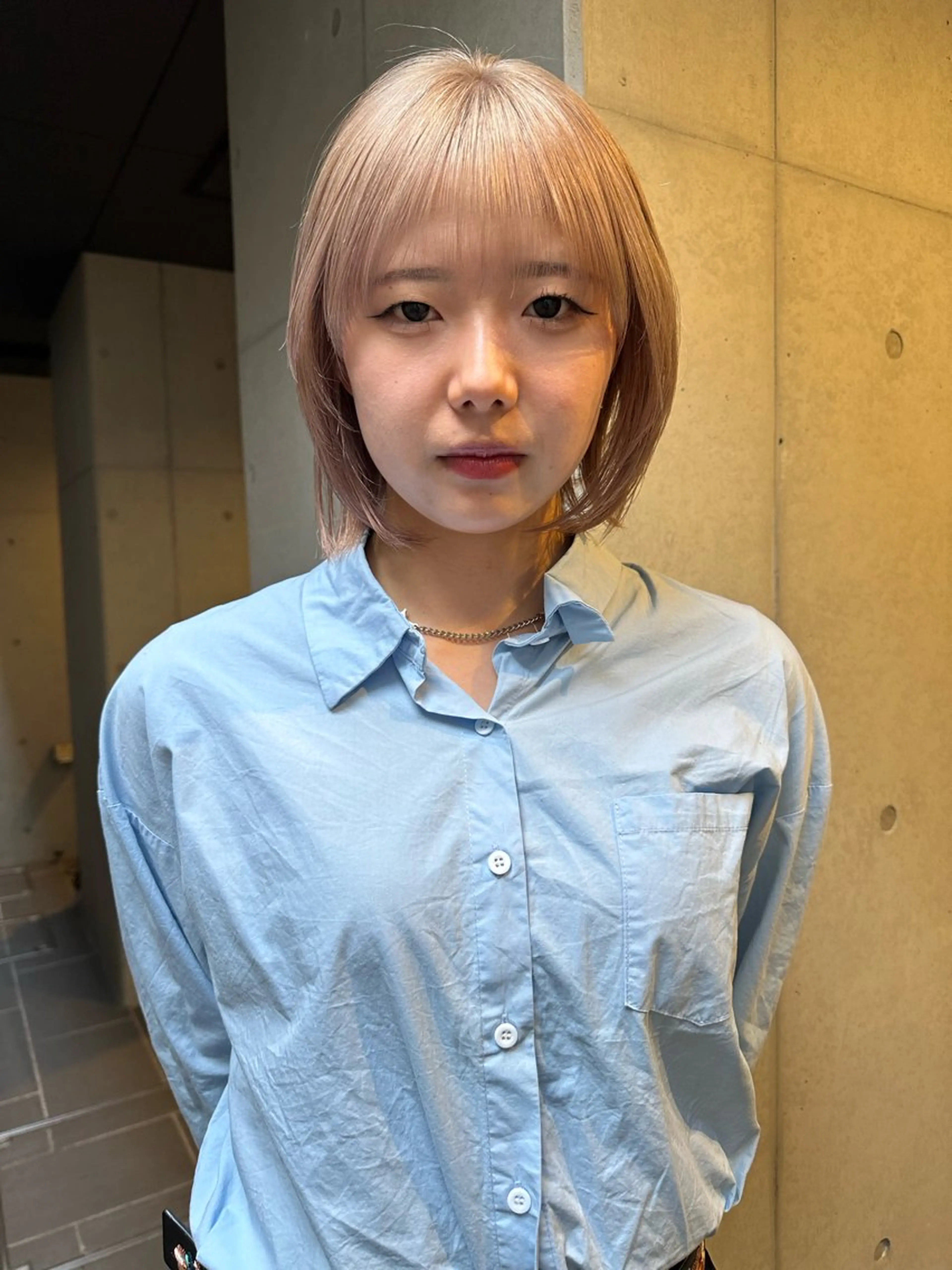 ショート カラー ベージュカラー ブリーチ ダブルカラー ミルクティーベージュ ホワイトベージュ カット ヘアカラー 《ウルフ/レイヤー/ 似合わせ》山本祐輔のヘアスタイル