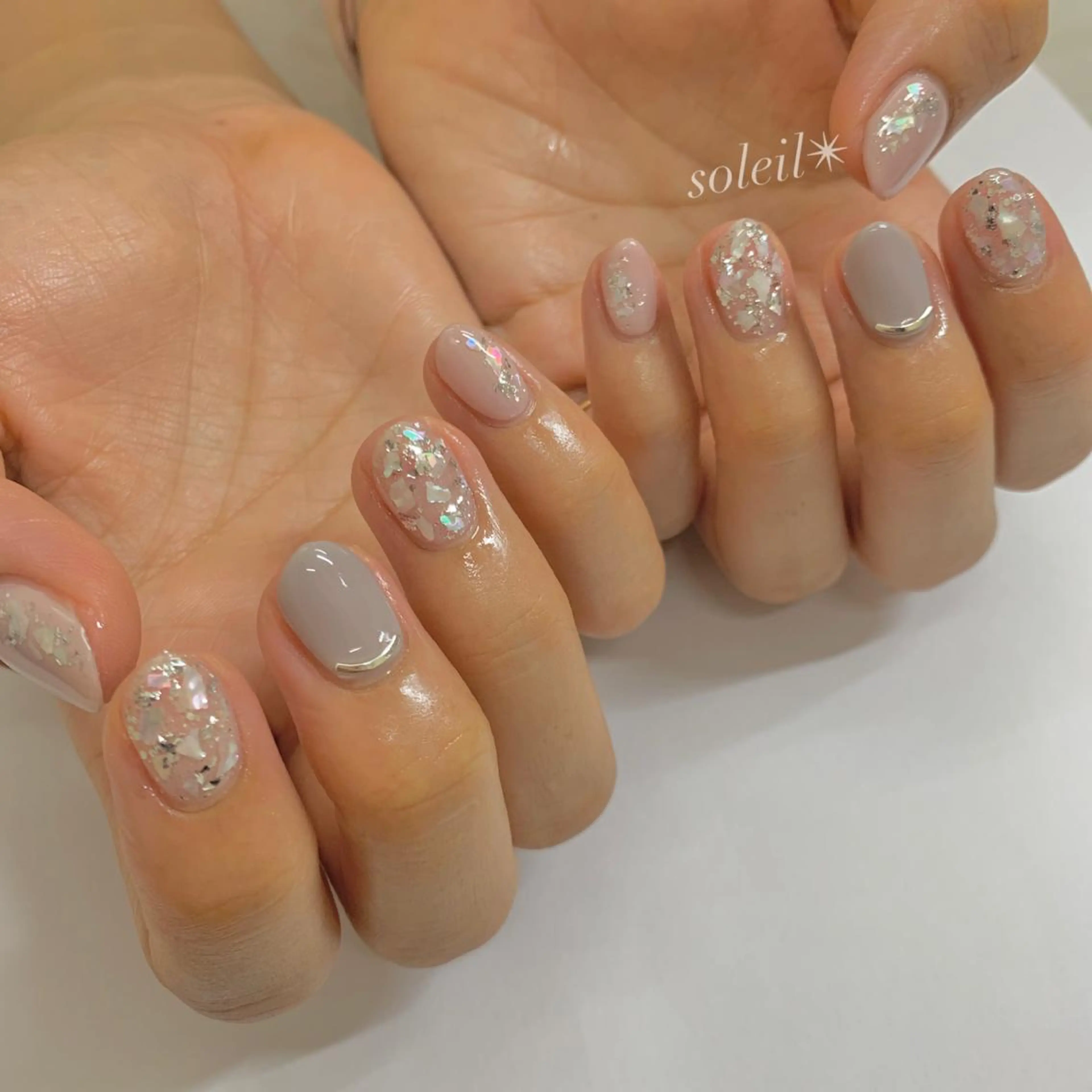 ネイル クリアネイル ラメ(グリッター) ピンク ピンクベージュ ホワイト 粟津 美紀のネイルデザイン