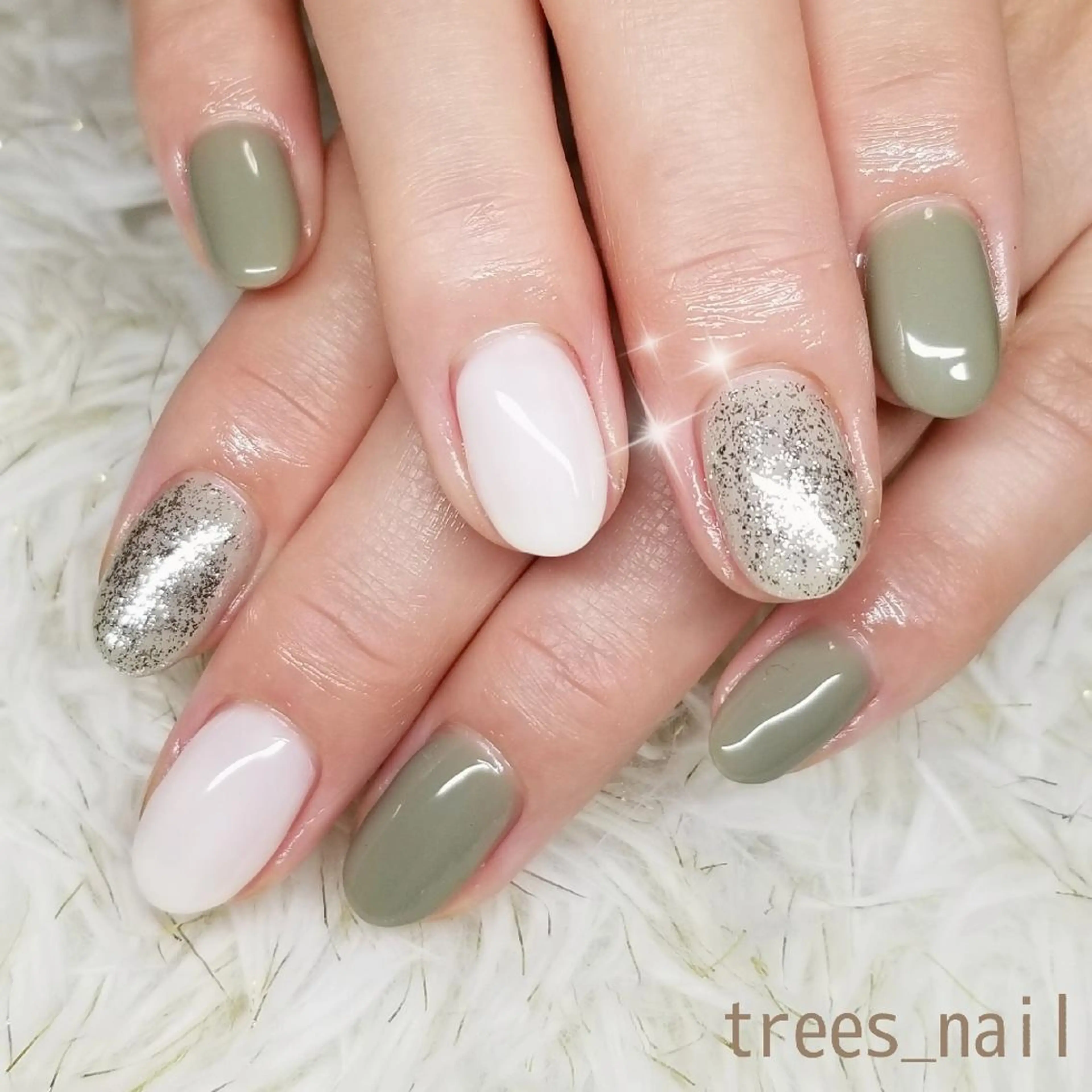 ネイル ラメ(グリッター) ワンカラーネイル 春ネイル ホワイト trees_ nailのネイルデザイン