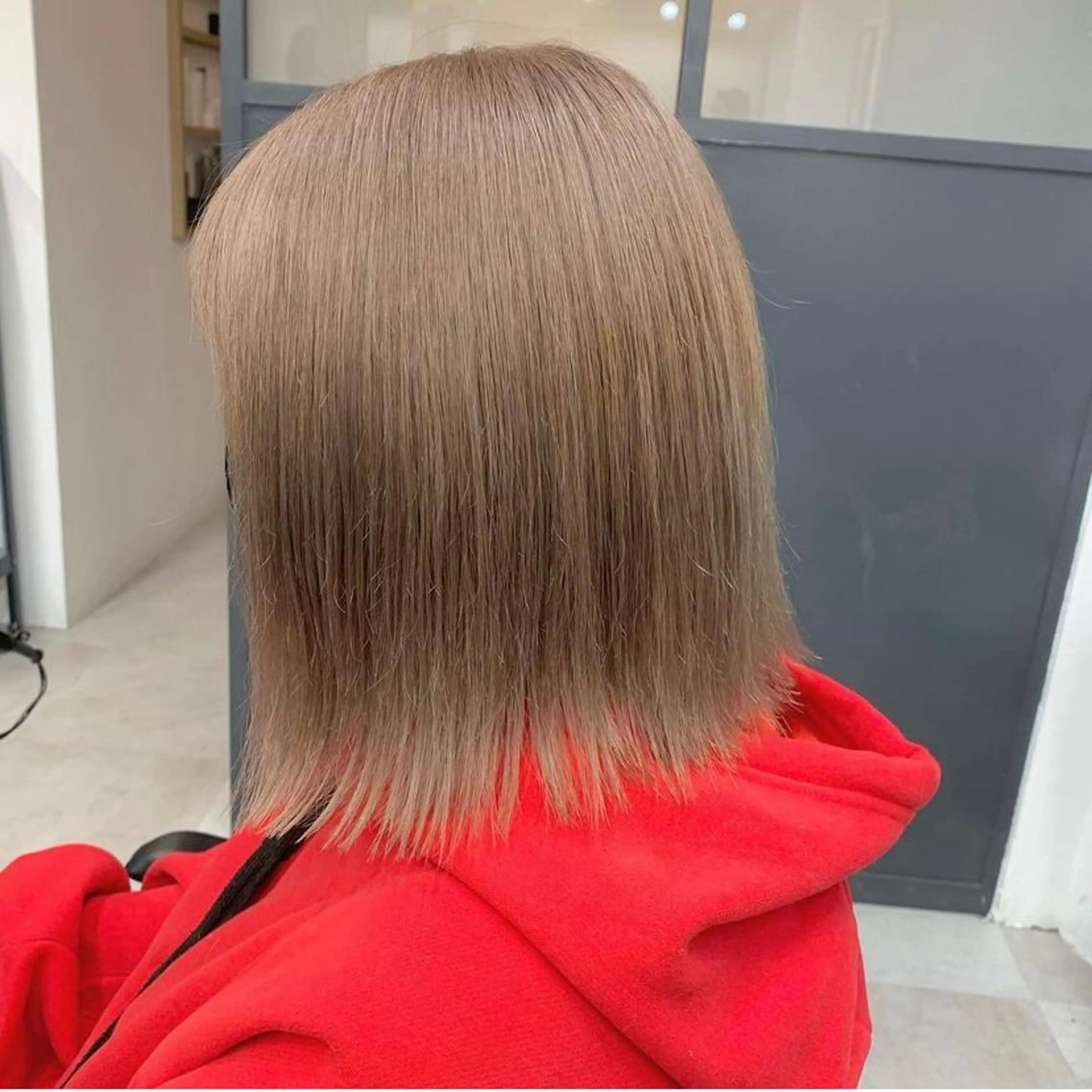 ショート カラー ベージュカラー ブリーチ ミルクティーベージュ トリートメント ヘアカラー トリートメント FRAME+spa&hair roomなんば駅前店所属・🌸MAYU🌸 ハイトーン➕レイヤーのヘアスタイル