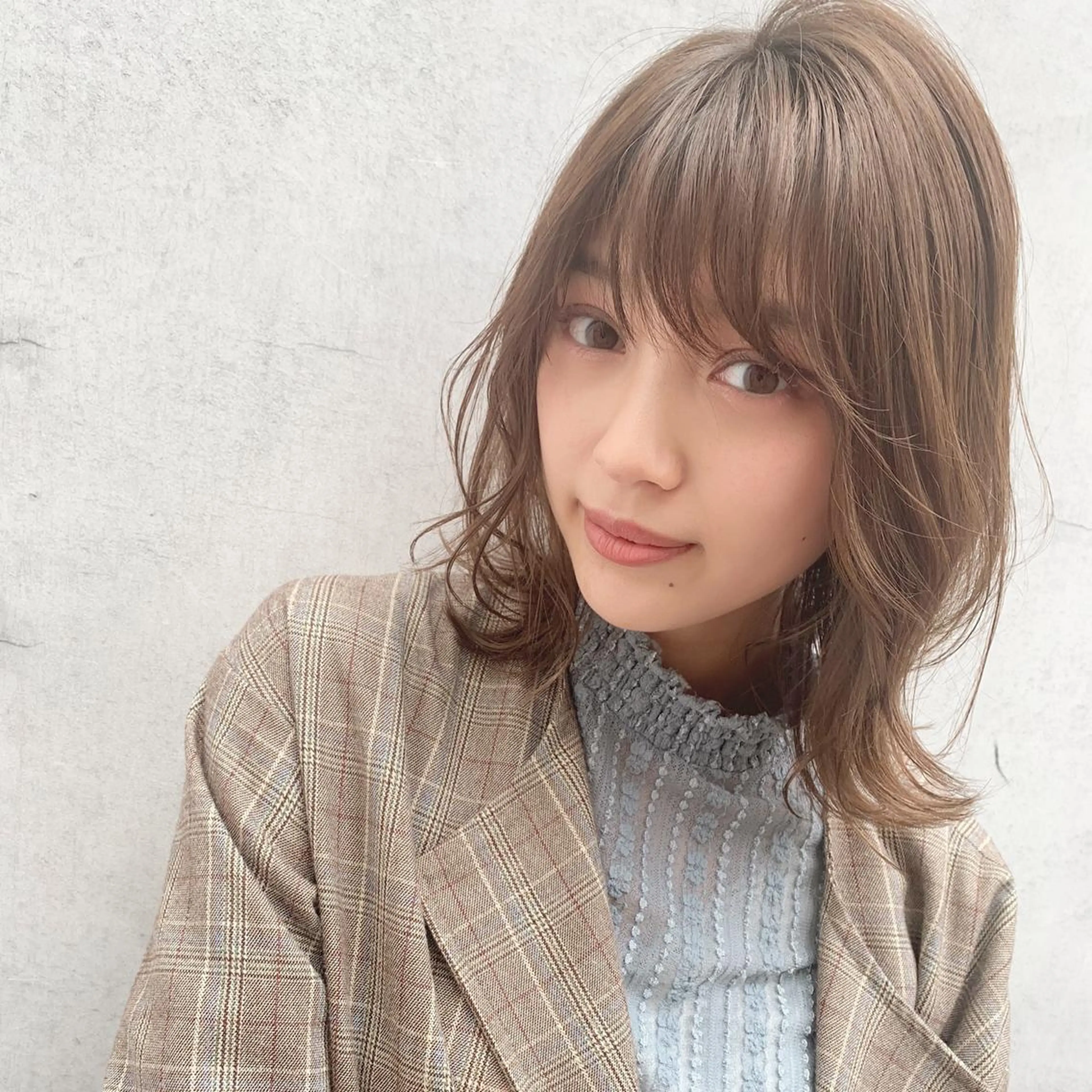 ミディアム カラー ベージュカラー フォギーベージュ ボブ くびれヘア 髪質改善カラー☆ ヘアアレンジmiyuのヘアスタイル