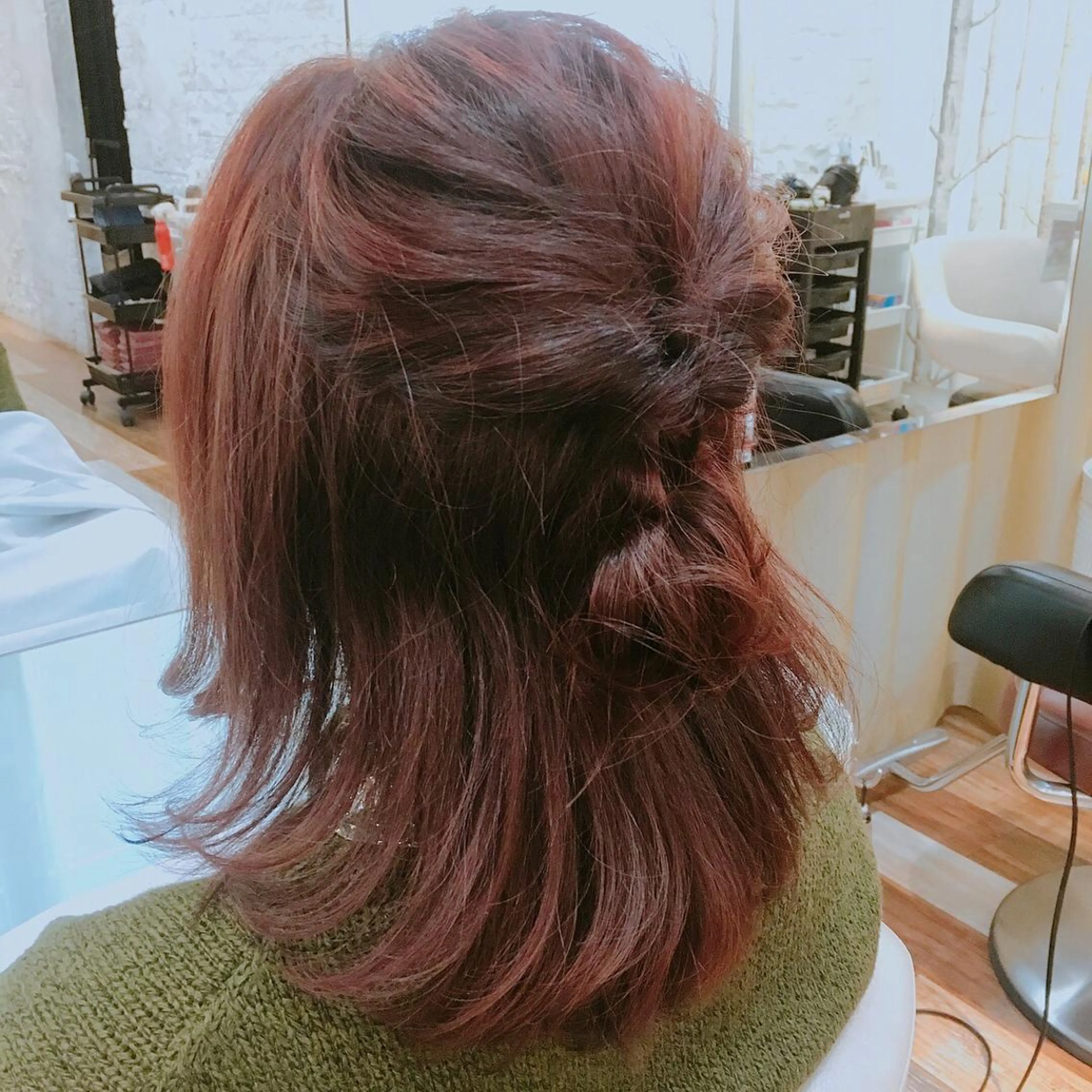 セミロング 角床直哉 カラーカットNO 1のヘアスタイル