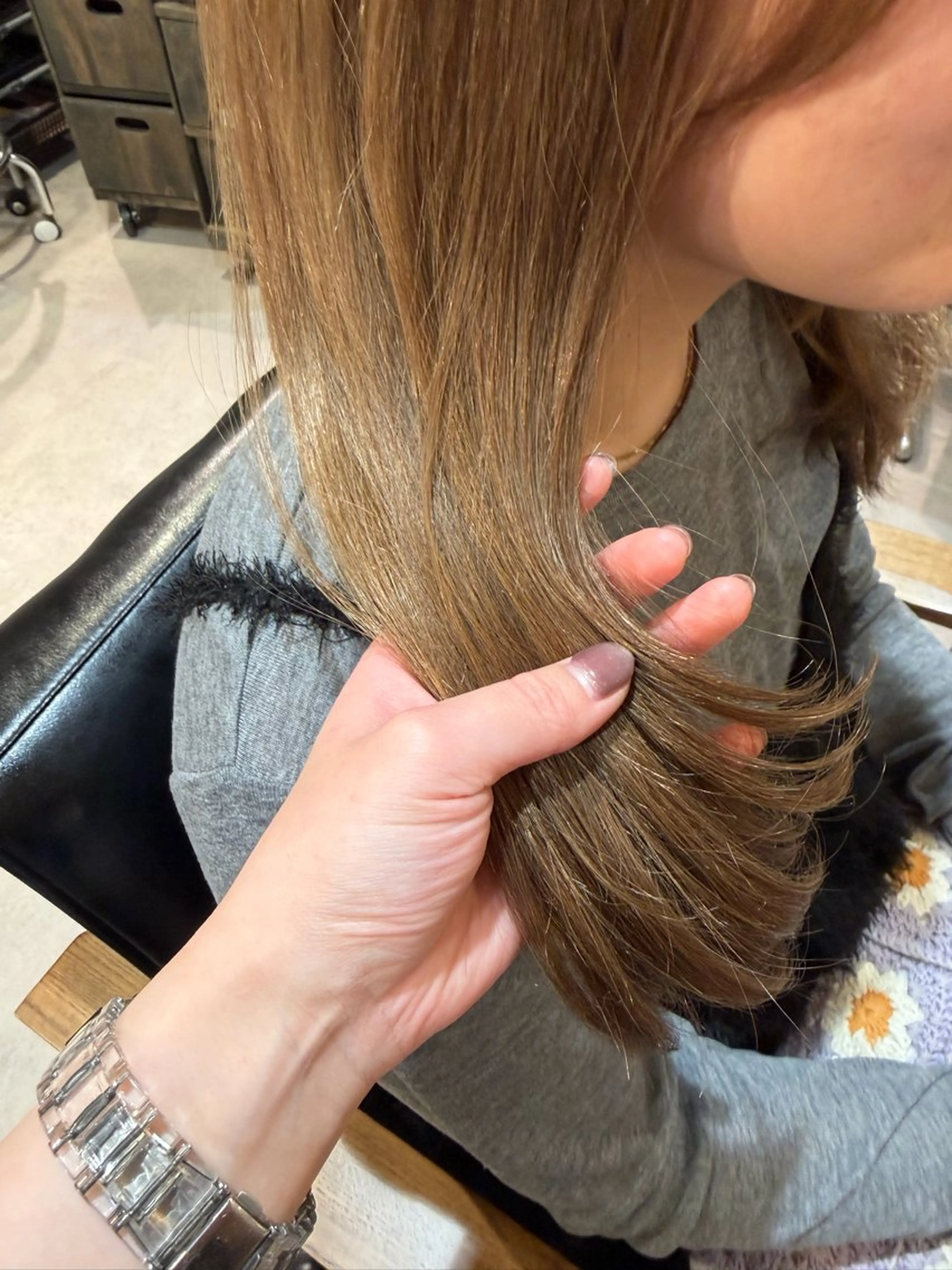 ロング カラー ベージュカラー ブリーチ ミルクティーベージュ ヘアカラー Remember所属・Remember Manaのヘアスタイル