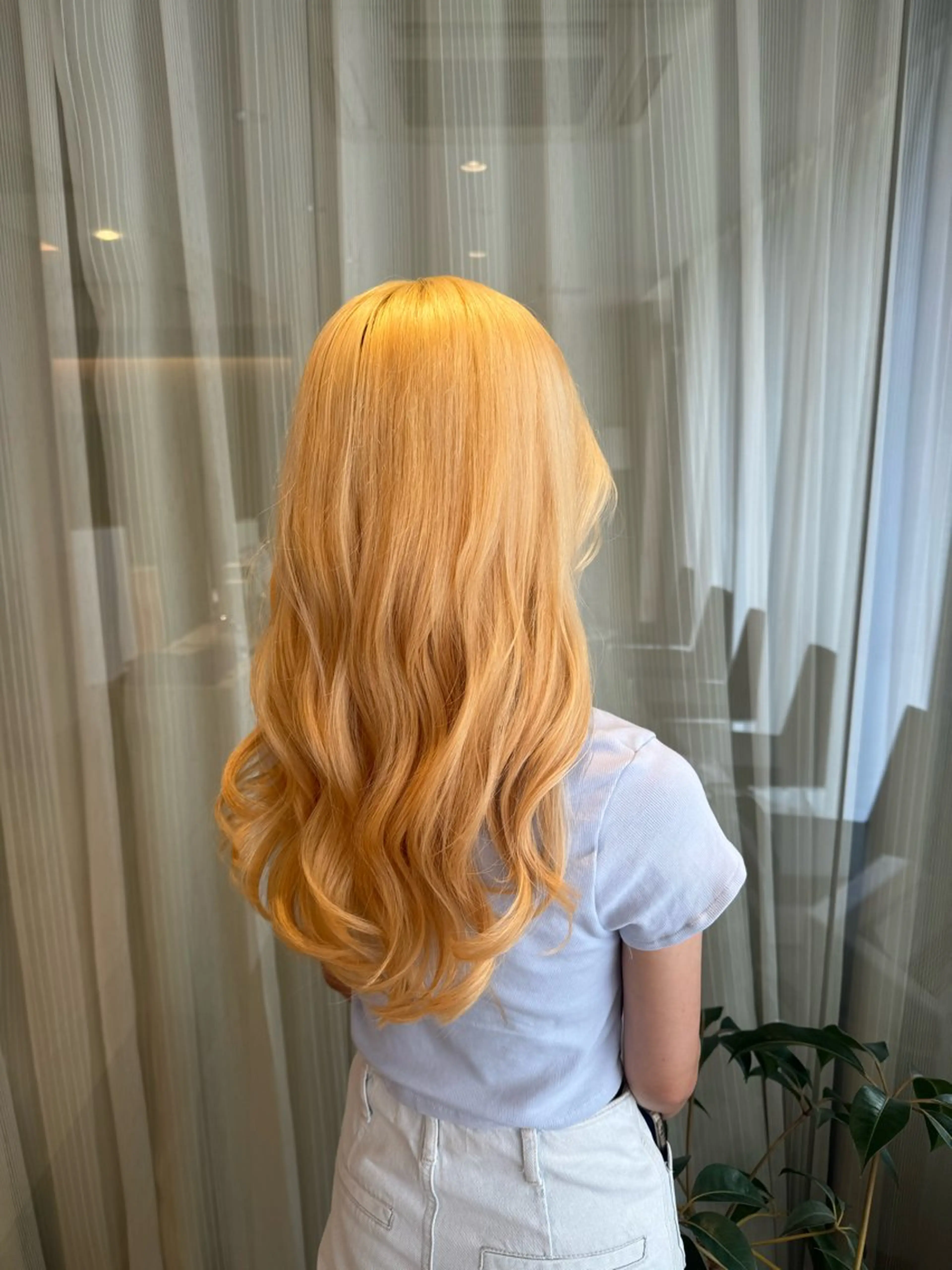 ロング カラー ブリーチ ブロンド 谷田部 千鶴のヘアスタイル