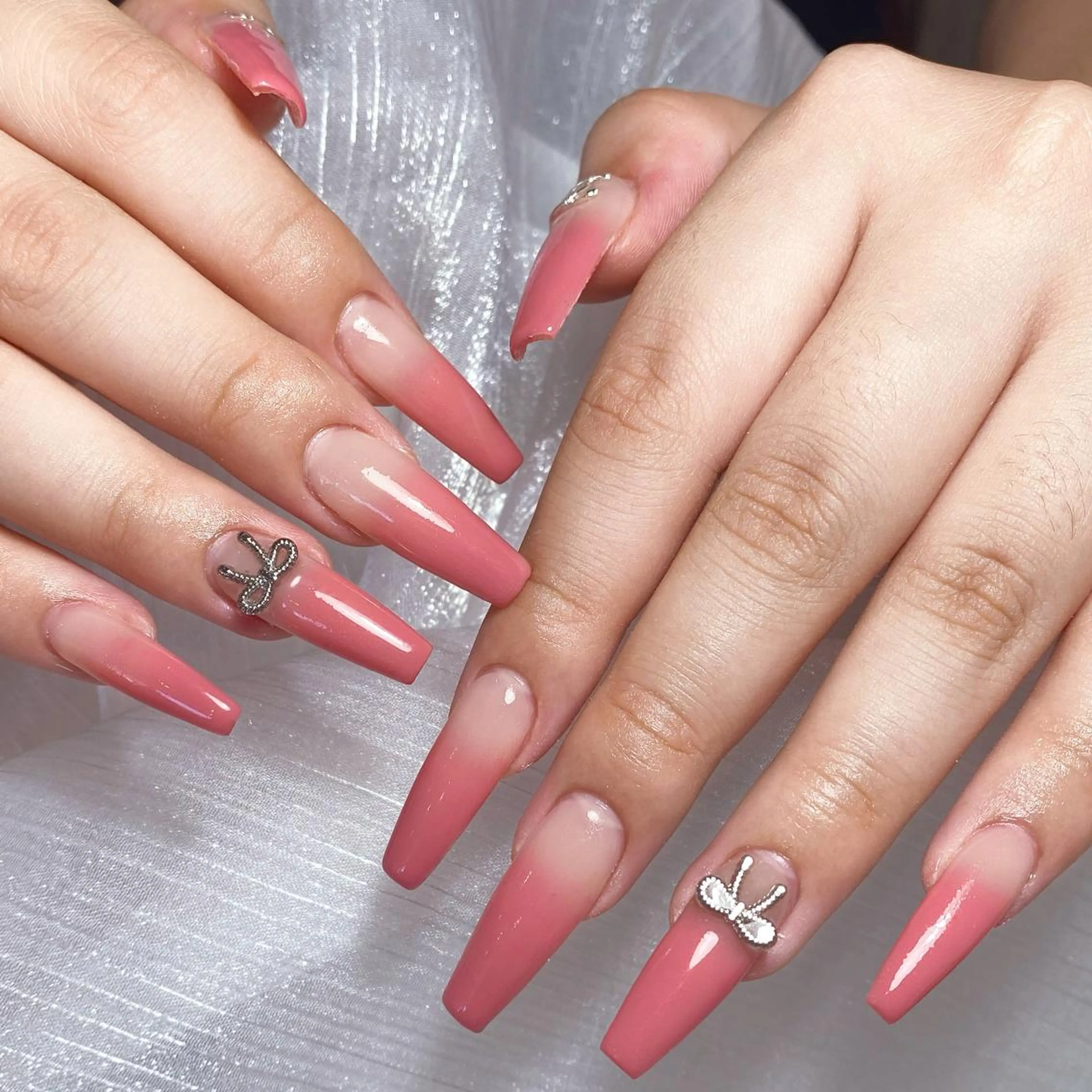 ネイル アートネイル オーロラネイル ガーリー キラキラネイル マグネットネイル ハンドネイル DIAMOND 💅のネイルデザイン