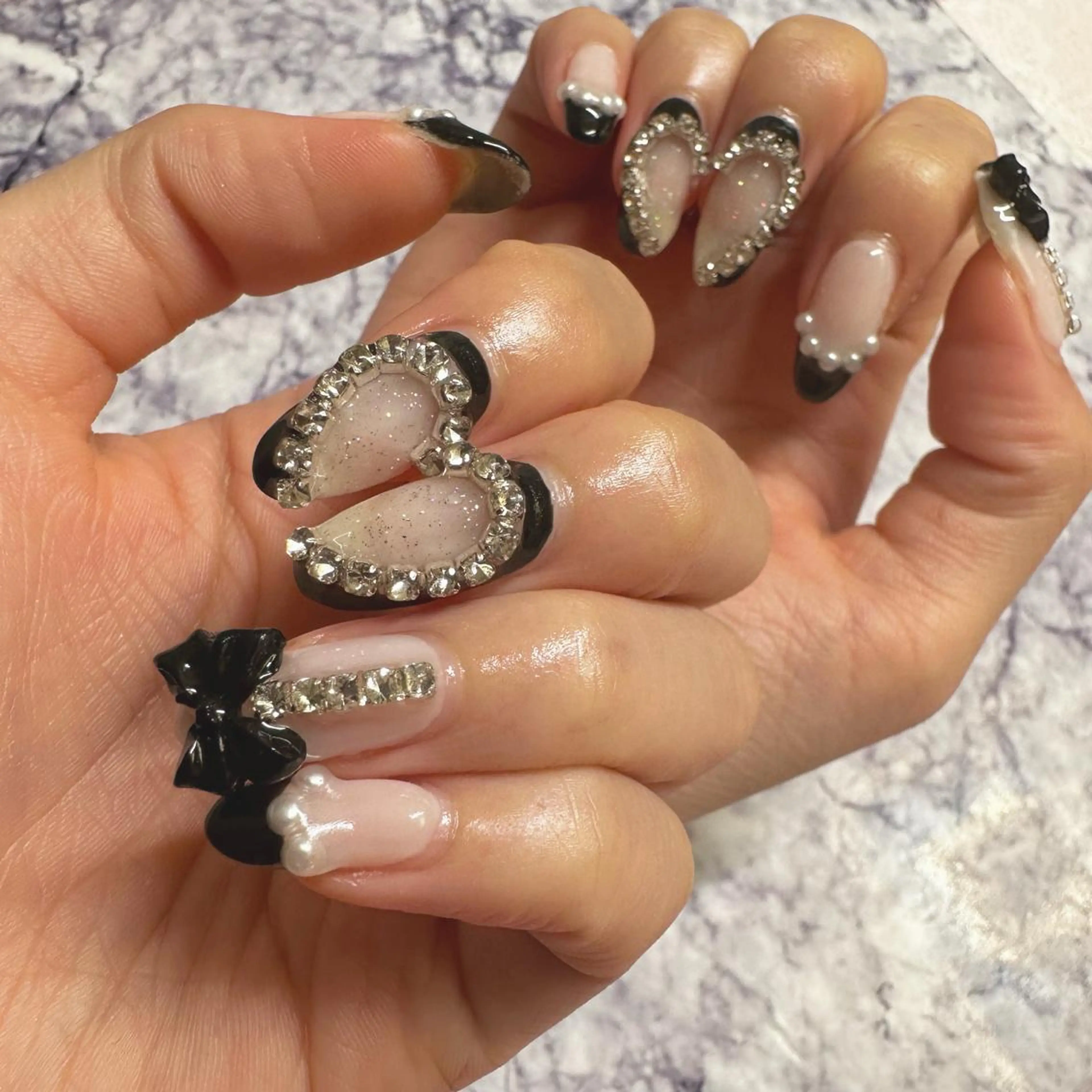 ネイル ストーンネイル ハンドネイル Pretzels🥨 【プレッツェル】ミウのネイルデザイン