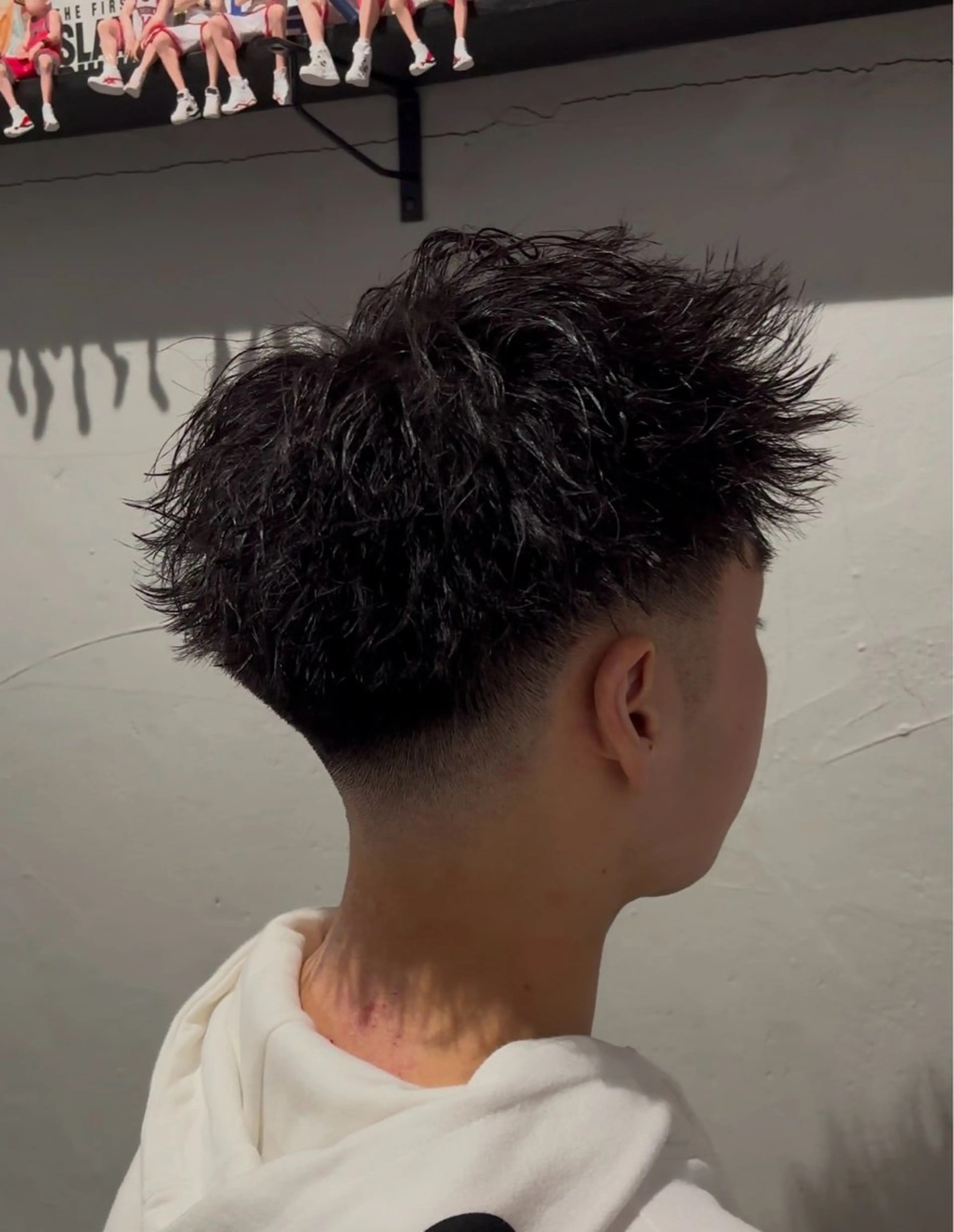 ショート メンズ フェードカット 刈り上げ 波巻き/ツイスパ/ 短髪/鈴木俊也のヘアスタイル