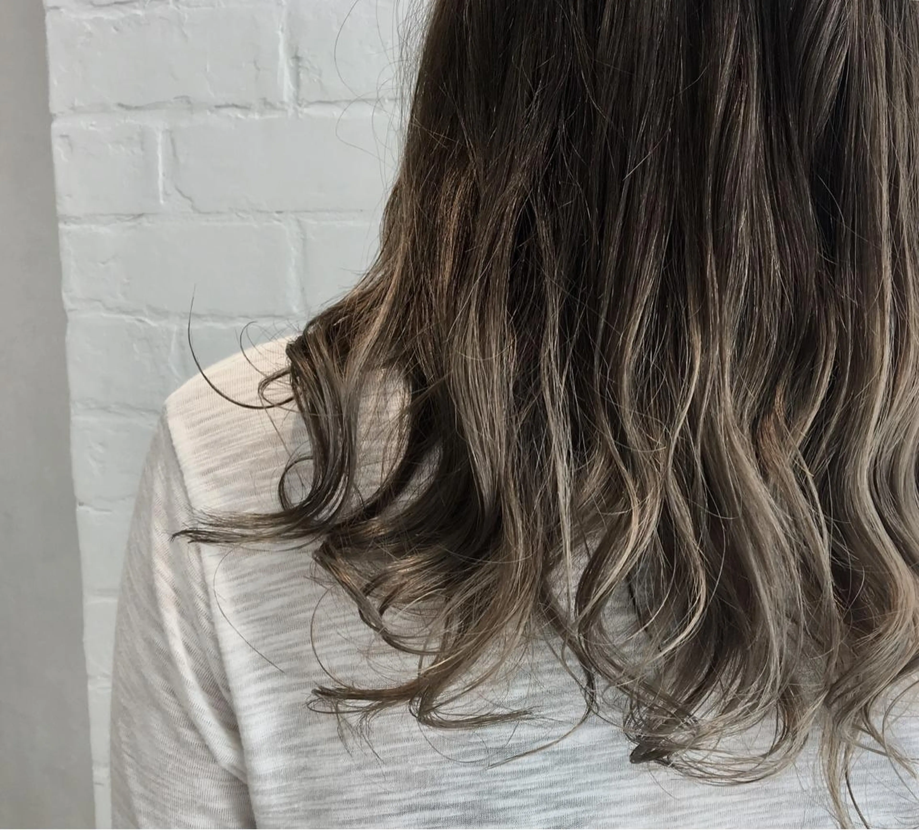 ロング アッシュ 鈴木 翔梧のヘアスタイル