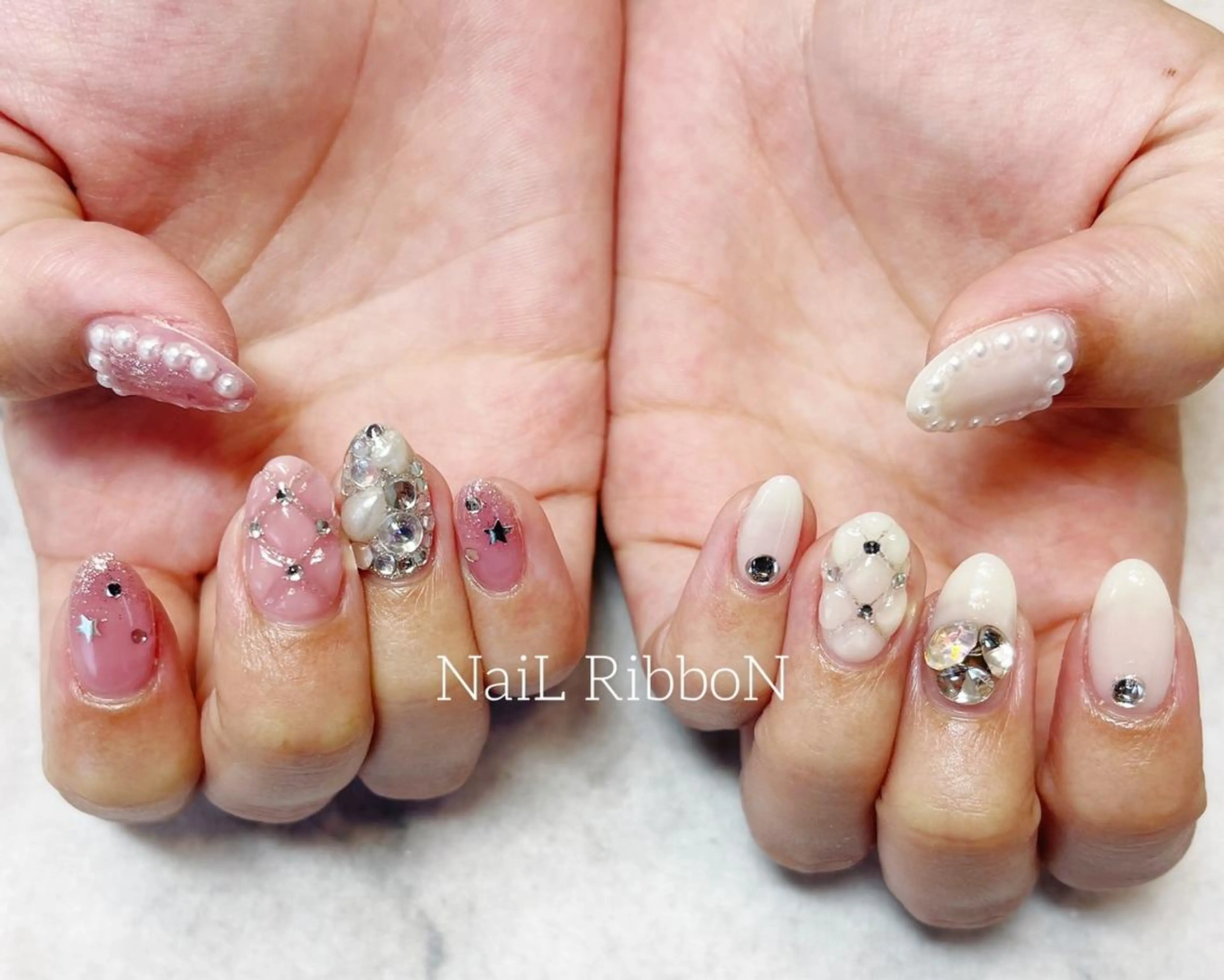 ネイル ネイルリボン 受付スタッフのネイルデザイン