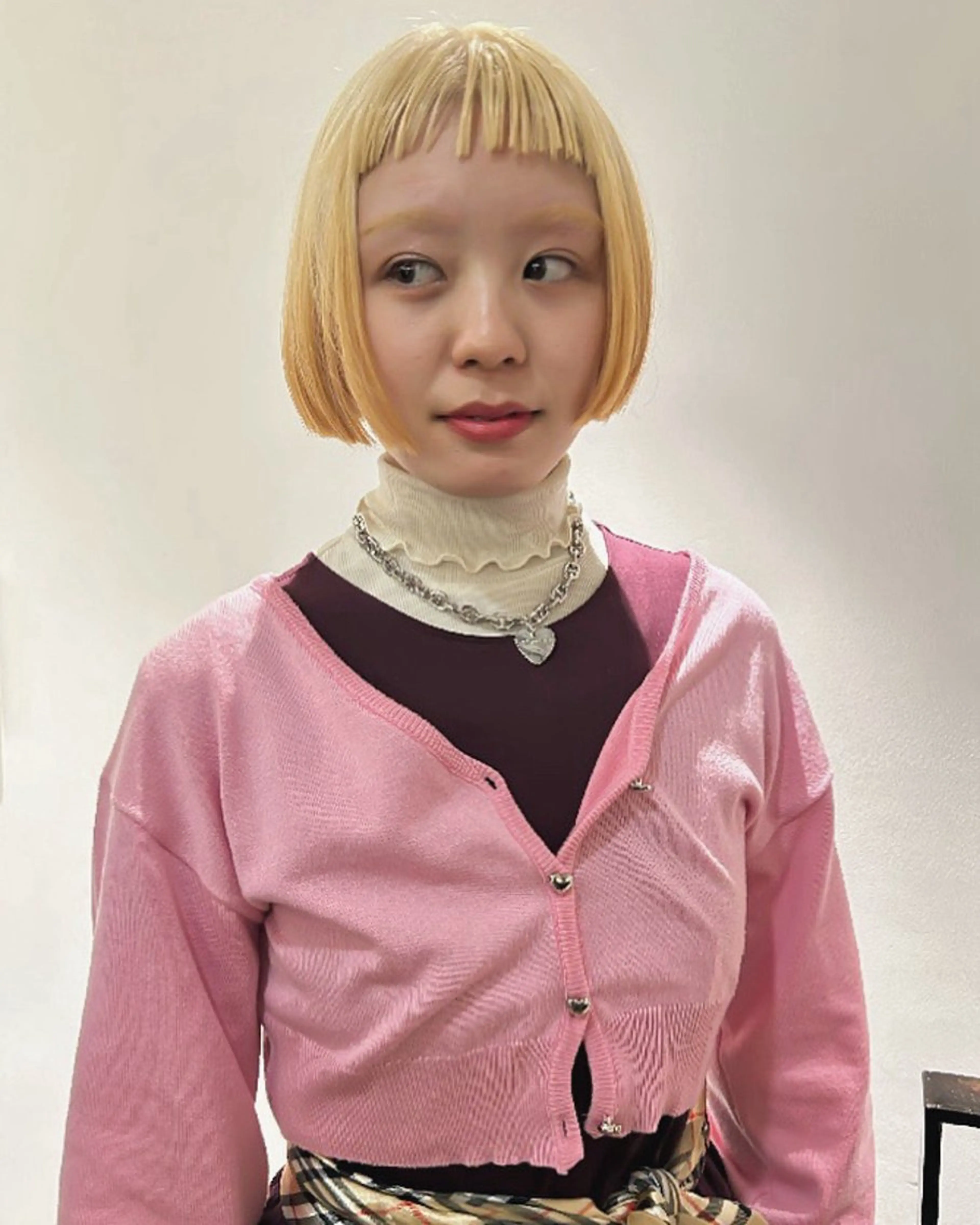 ショート カラー ブリーチ ブロンド ケアブリーチ ハイトーンカラー ボブ カット ヘアカラー トリートメント Loom.所属・村上雅人 ナチュラルモードのヘアスタイル