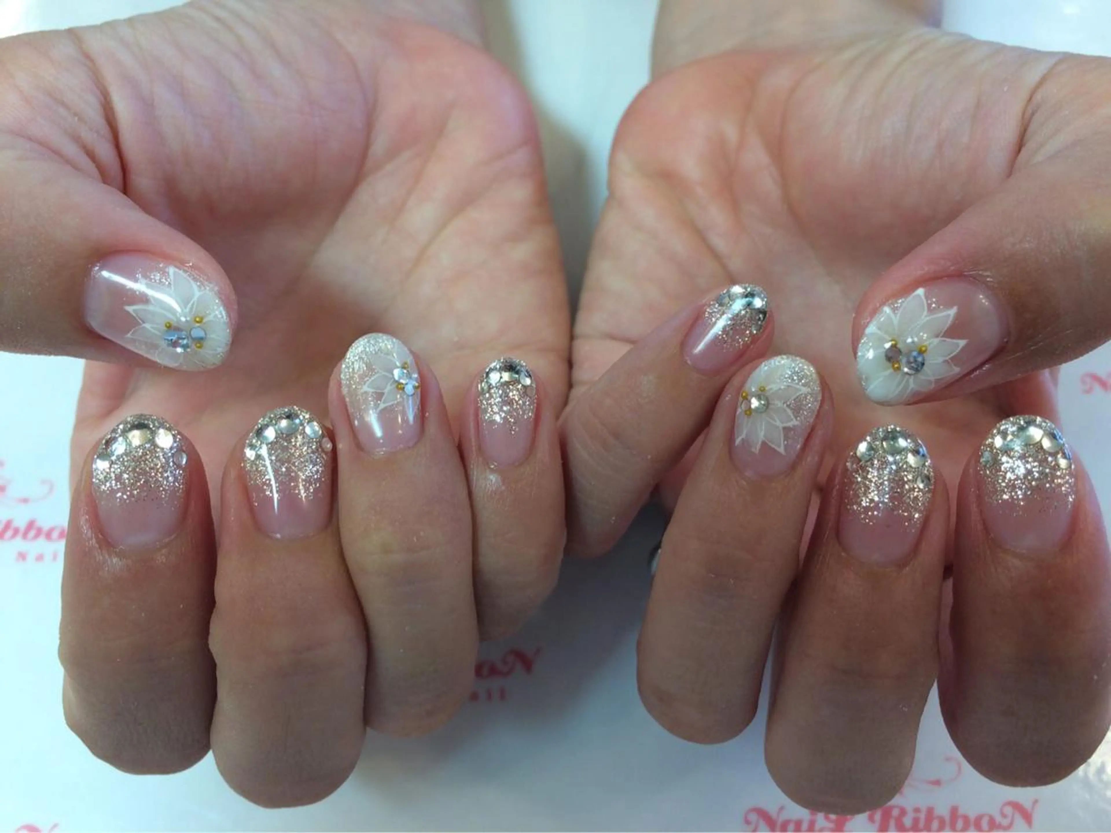 ネイル ネイルリボン 受付スタッフのネイルデザイン