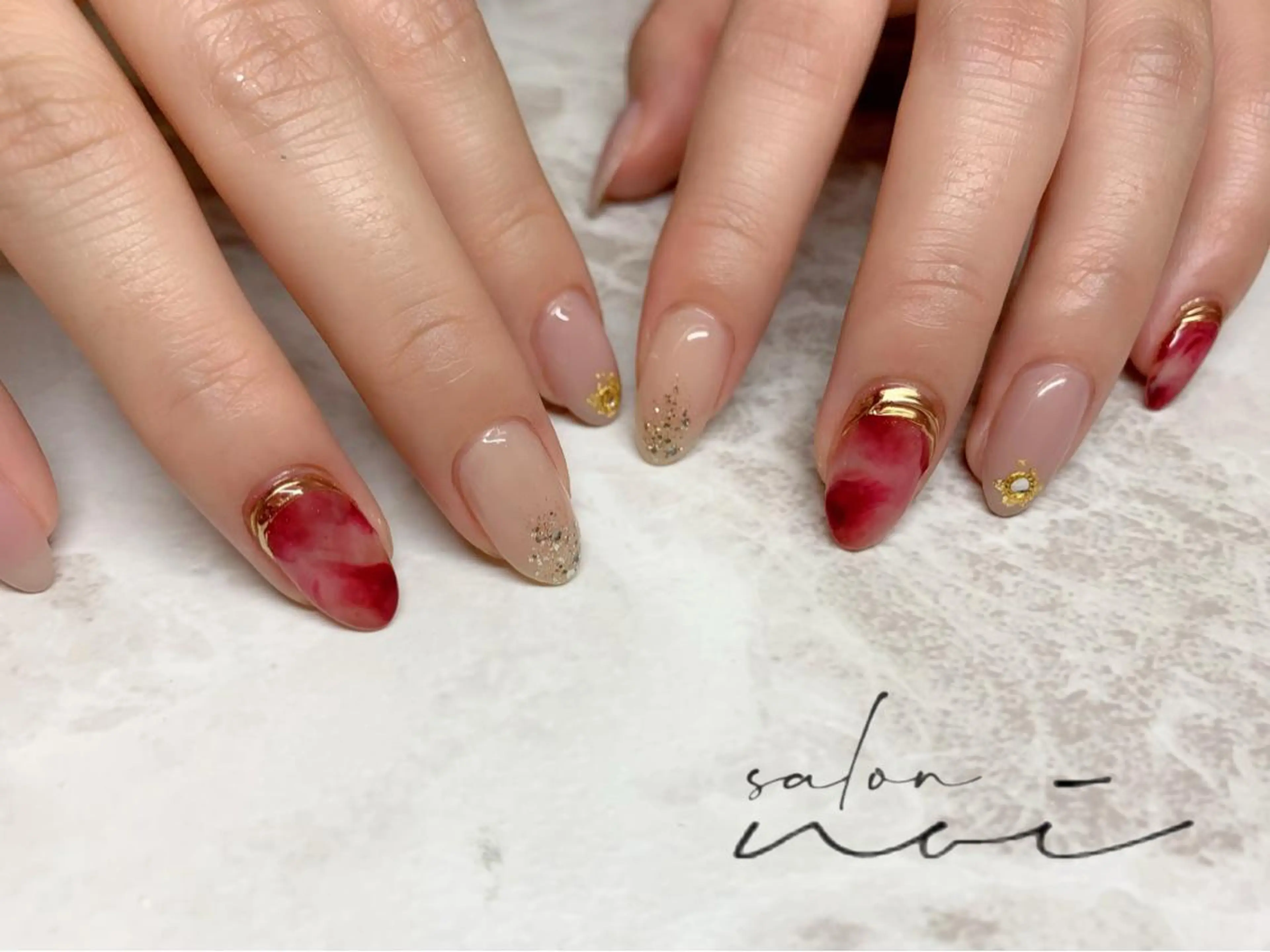 ネイル ニュアンスネイル 赤色 ハンドネイル salon noi所属・salon noiのネイルデザイン