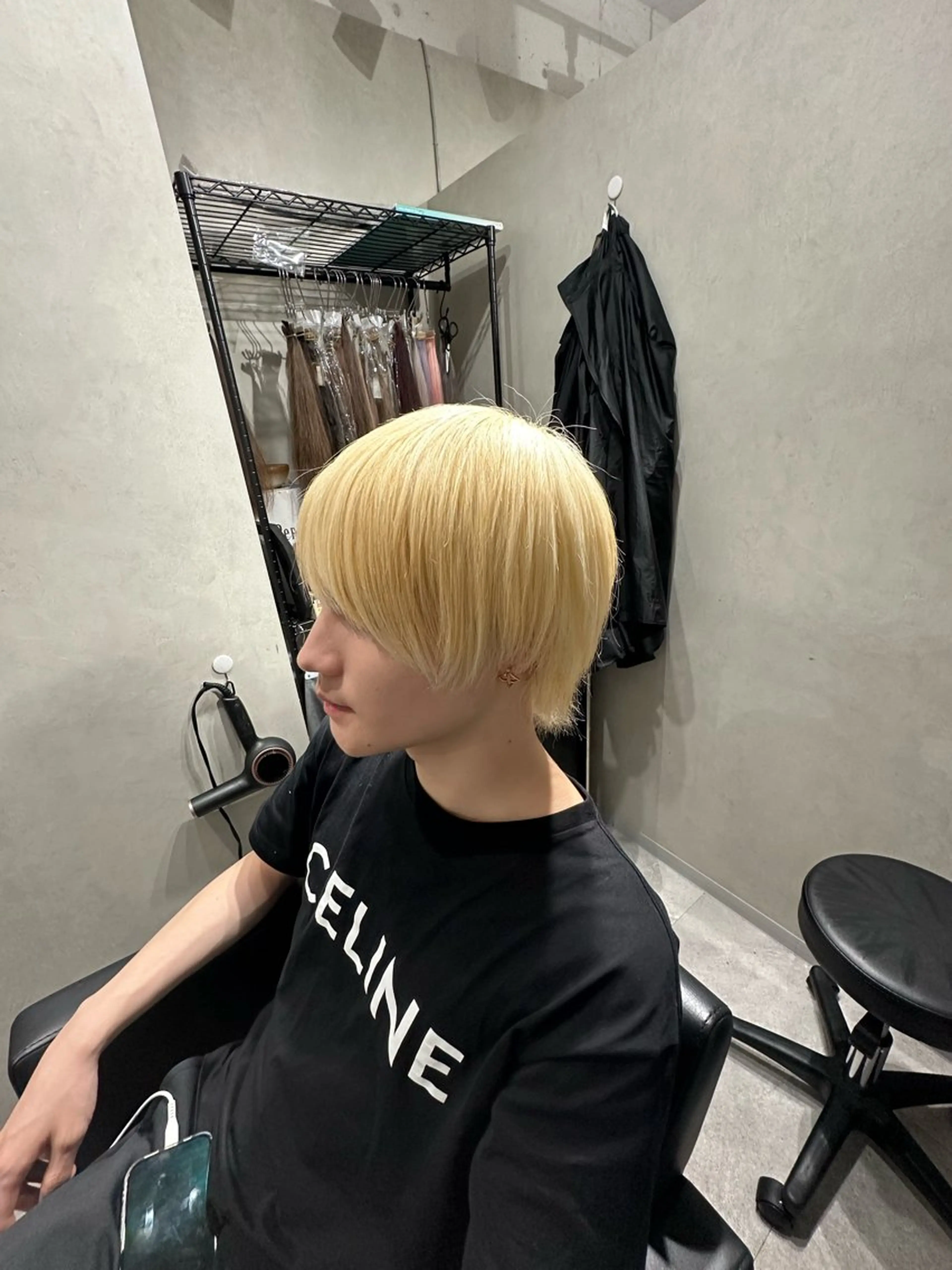 メンズ 奥本 侑 ハイトーン、髪質改善のヘアスタイル