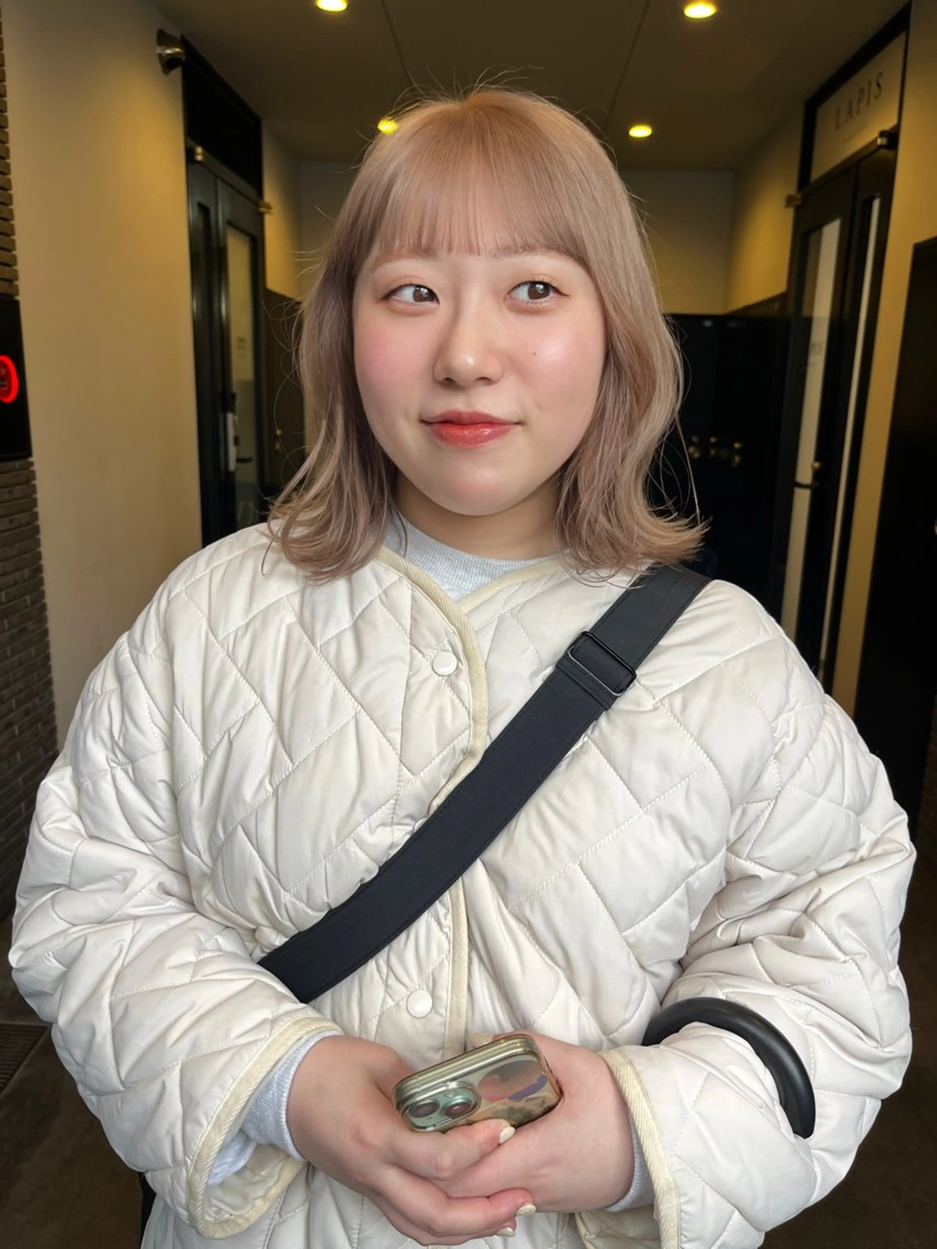 ミディアム カラー ベージュカラー ブリーチ 透明感カラー ハイトーンカラー ミルクティーベージュ ヘアカラー ハイトーン/ボブ/ honoのヘアスタイル