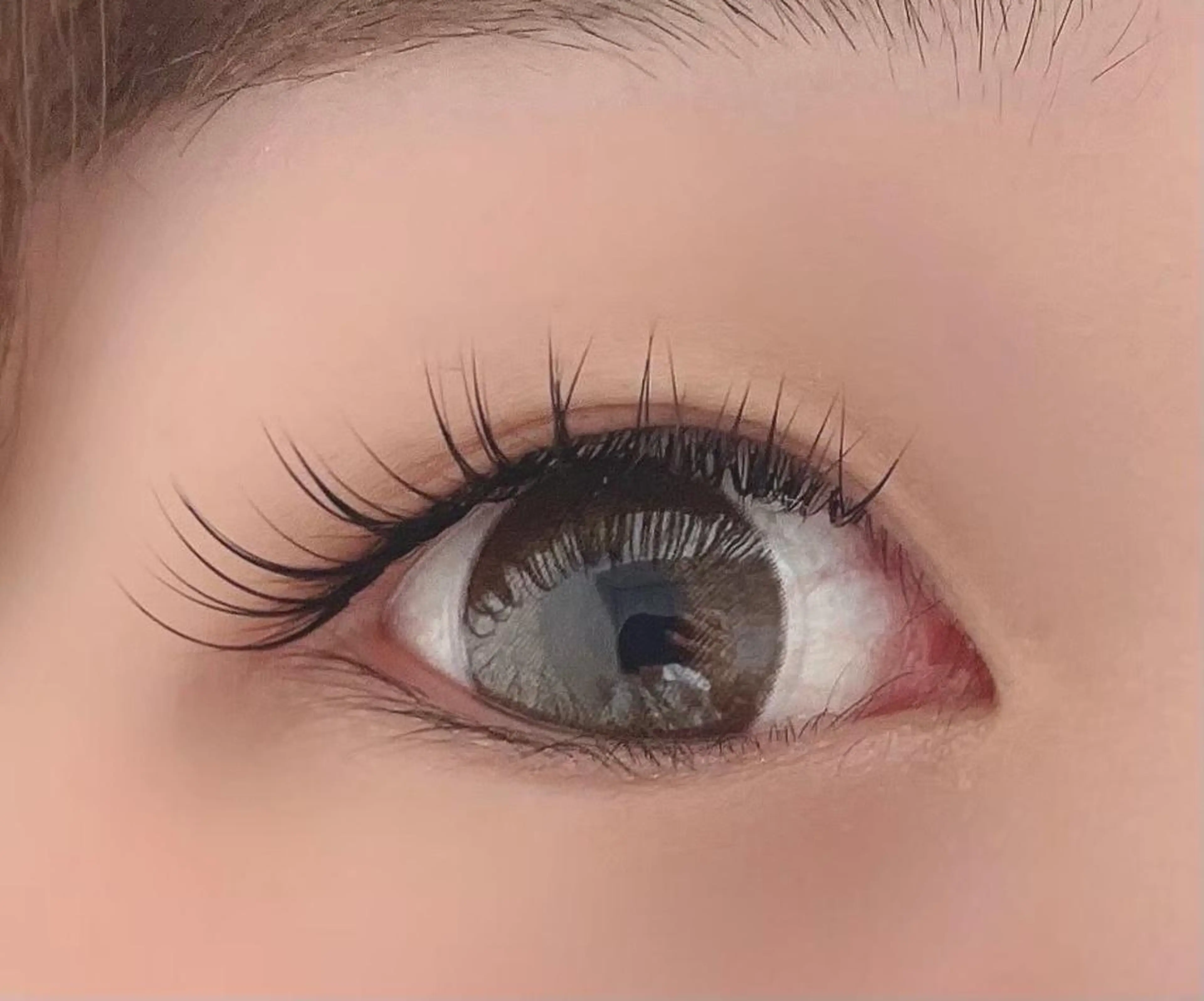 マツエク・マツパ Lattente所属・菊地 真優のヘアスタイル