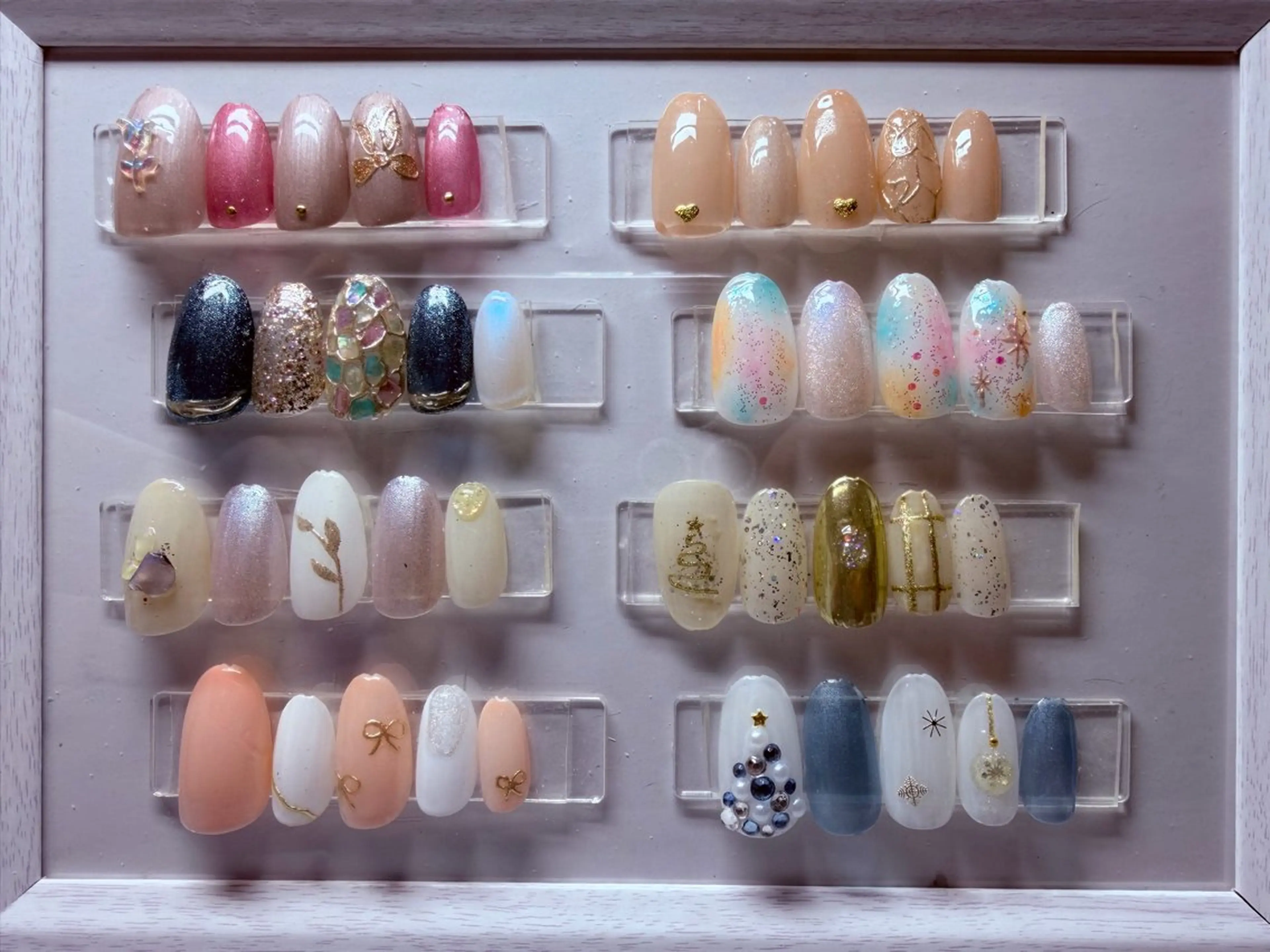 1番人気メニュー✨️【ハンド】8種から選べる12月の定額デザイン💅🏻(ジェルオフ・ドライケア込)の写真