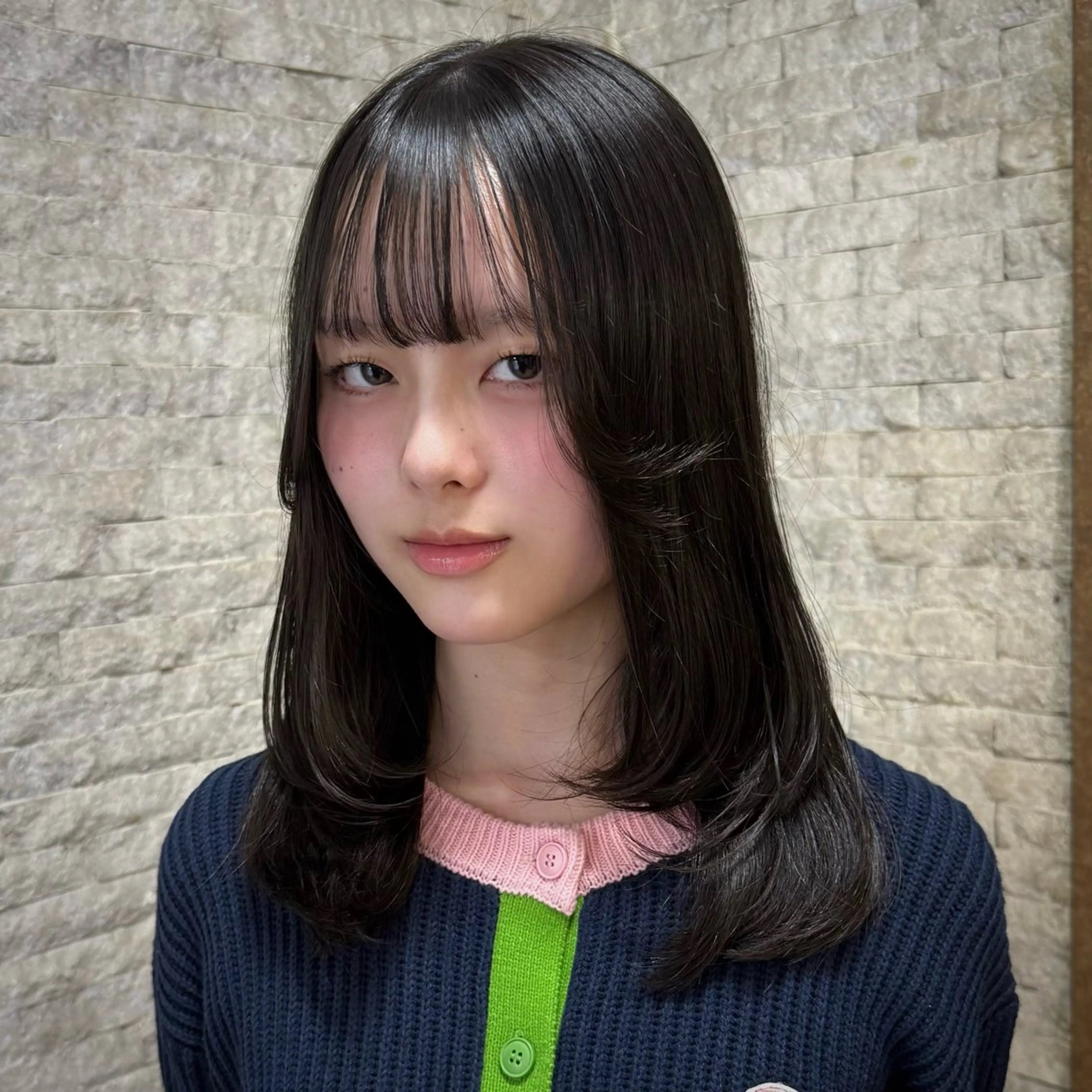 ミディアム カット INORI|レイヤー |ハッシュカットのヘアスタイル