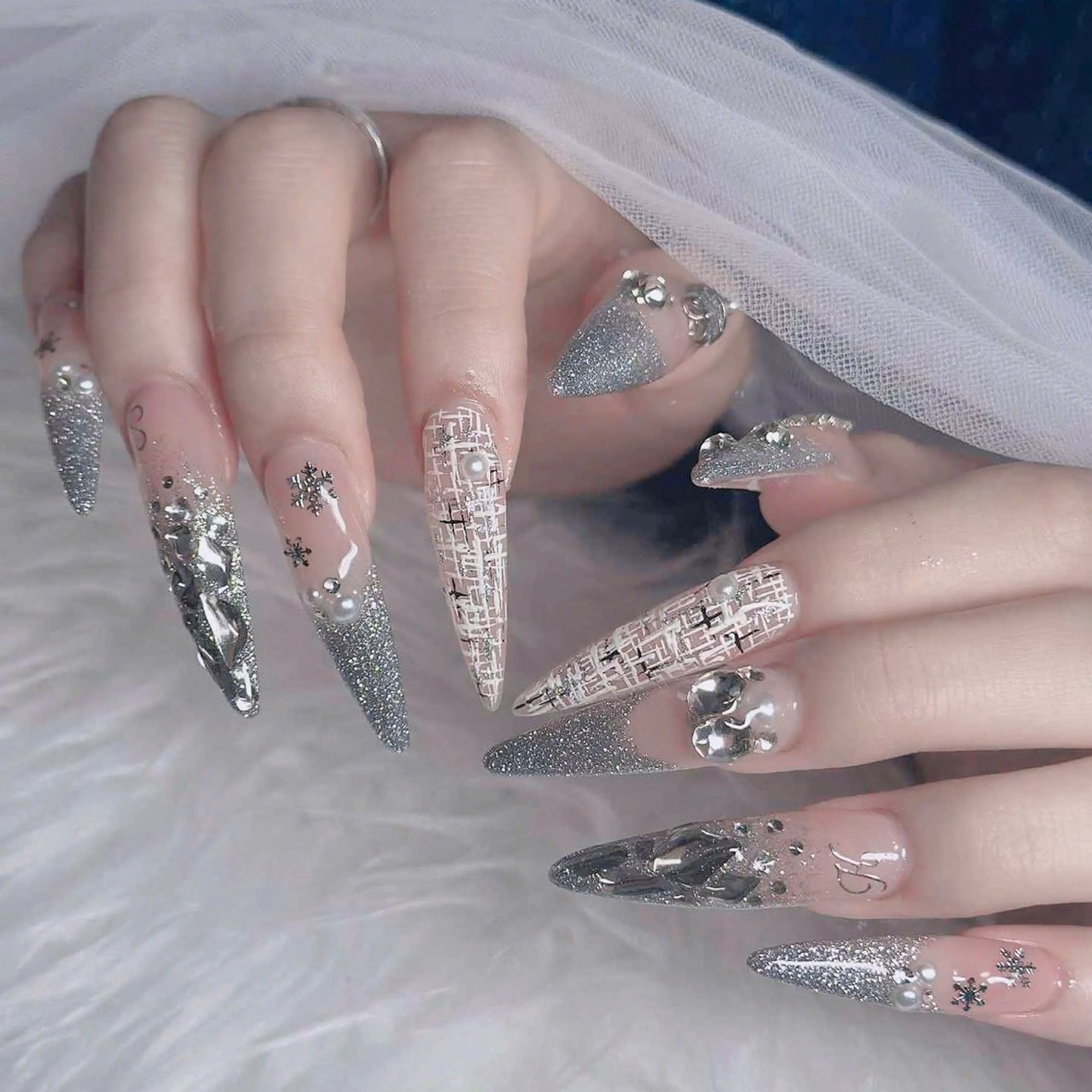 ネイル オーロラネイル フレンチネイル ジェルネイル ハロウィン 韓国ネイル H.baby Nail Salonのネイルデザイン