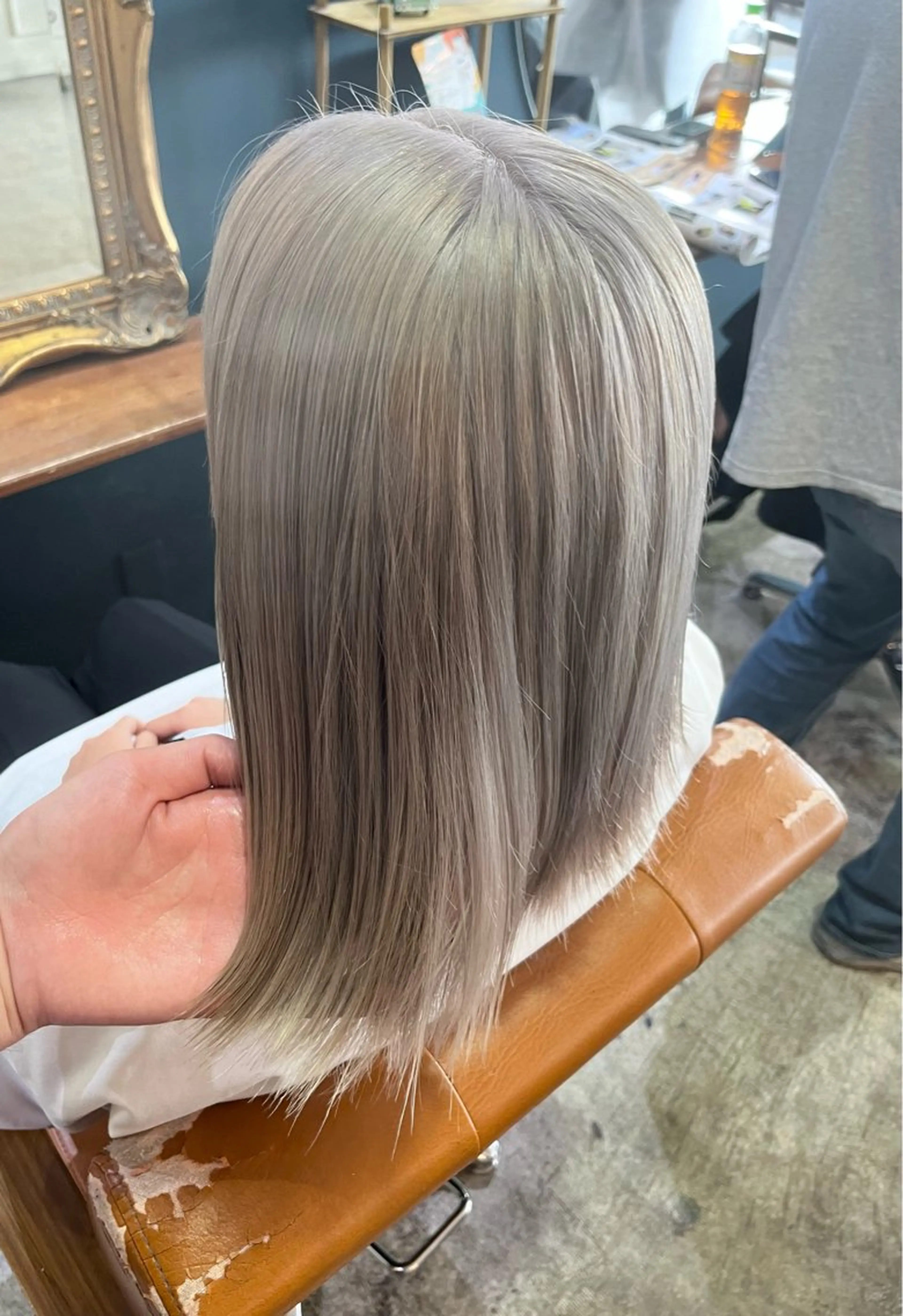 カラー ヘアカラー 森田翔斗 顔周りレイヤーのヘアスタイル