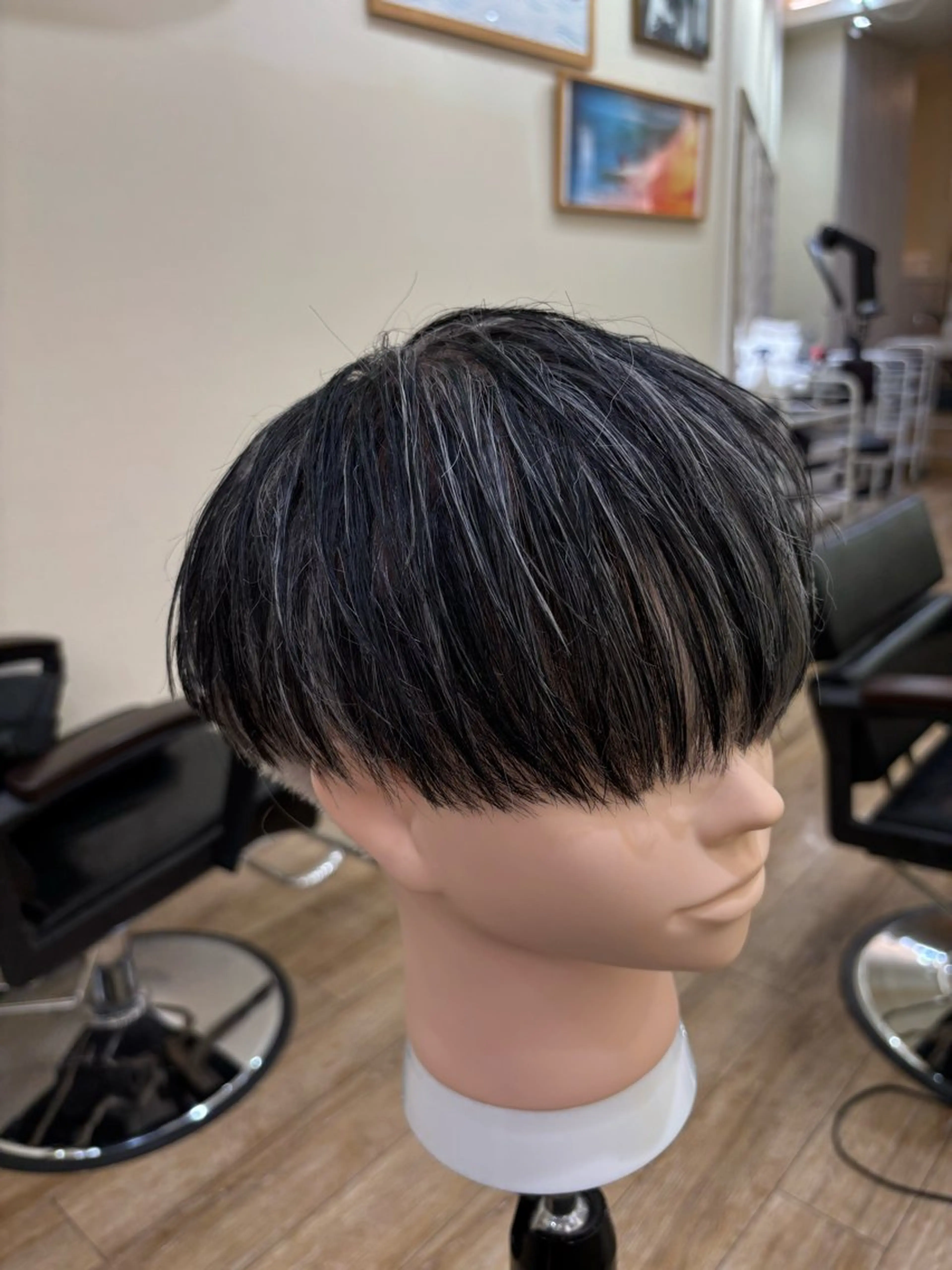 ショート カラー メンズ メンズブリーチ メンズハイライト ベージュカラー ブリーチ ブロンド カット ヘアカラー メンズ特化カットパー マカラー坂田柊のヘアスタイル