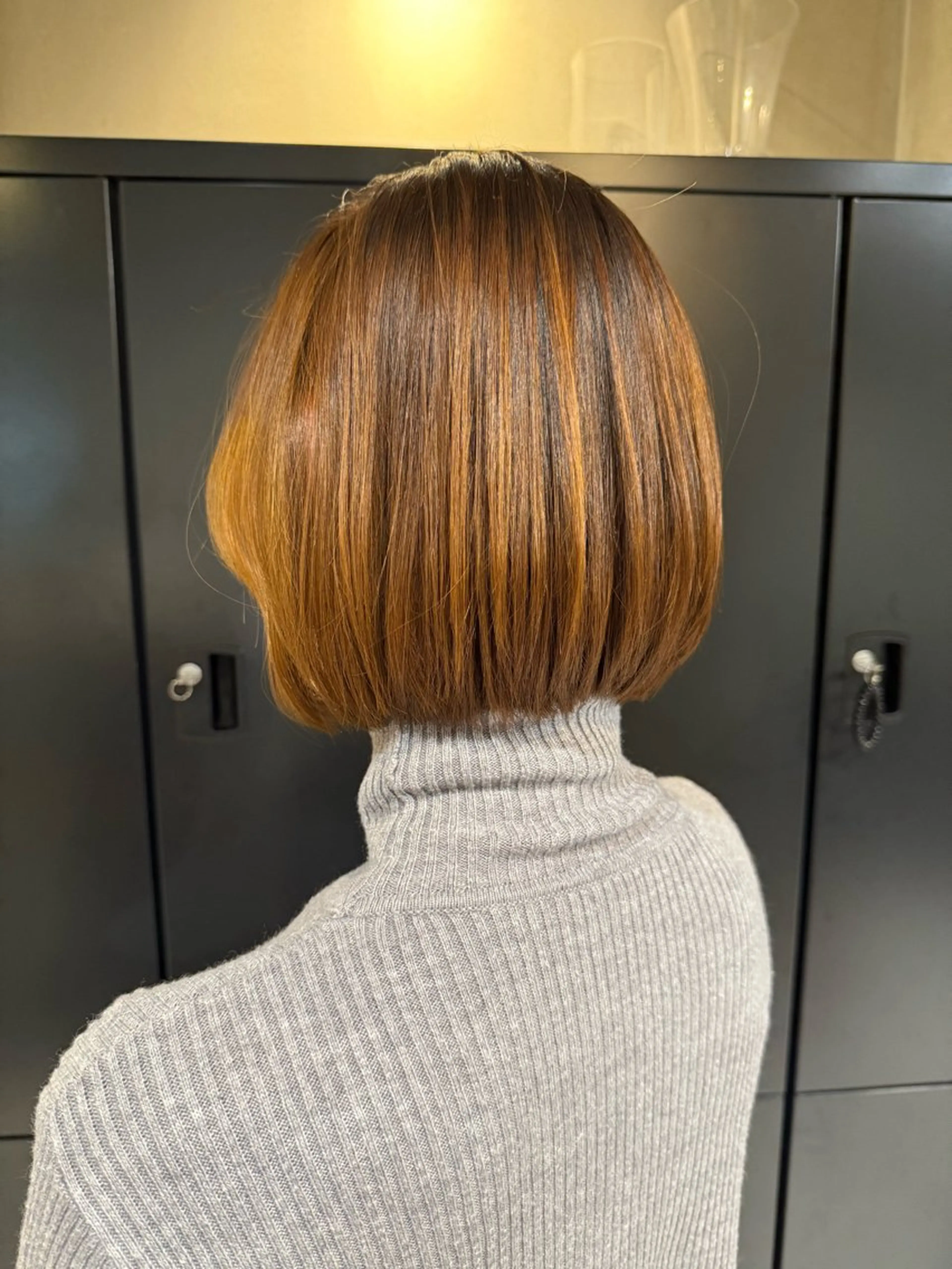 カラー 岡田 渚のヘアスタイル